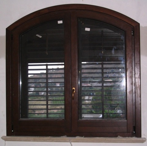 Realizzazione infissi ad arco