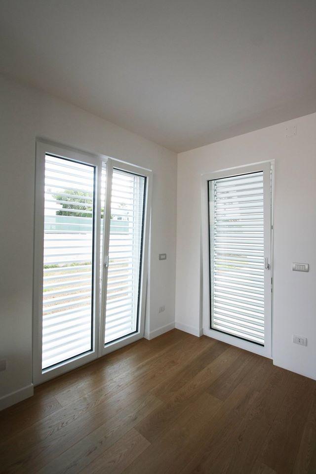 Villa residenziale Mondello (PA) Infissi pvc Schermature solari Griesser