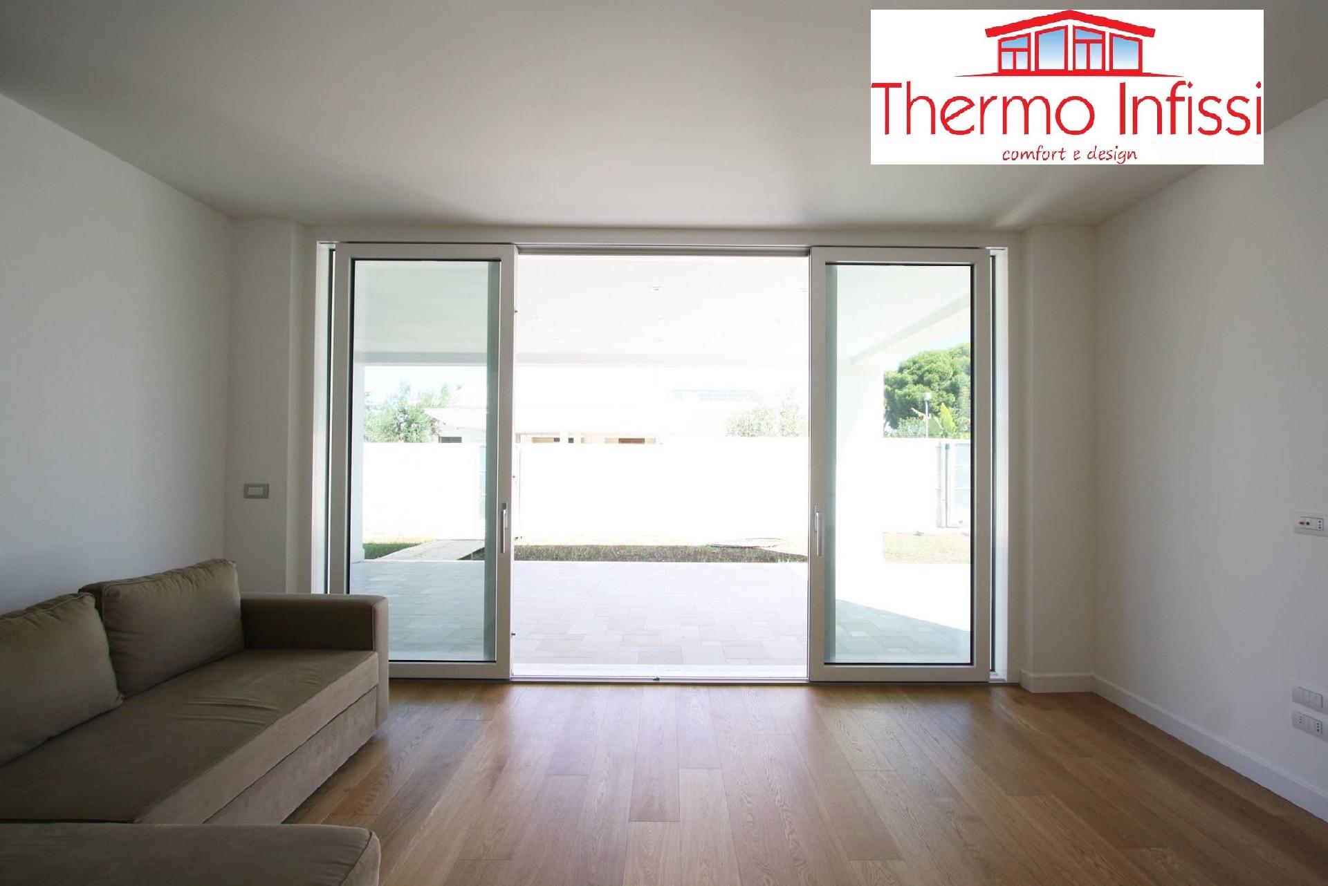 Villa residenziale Mondello (PA) Infissi pvc Schermature solari Griesser