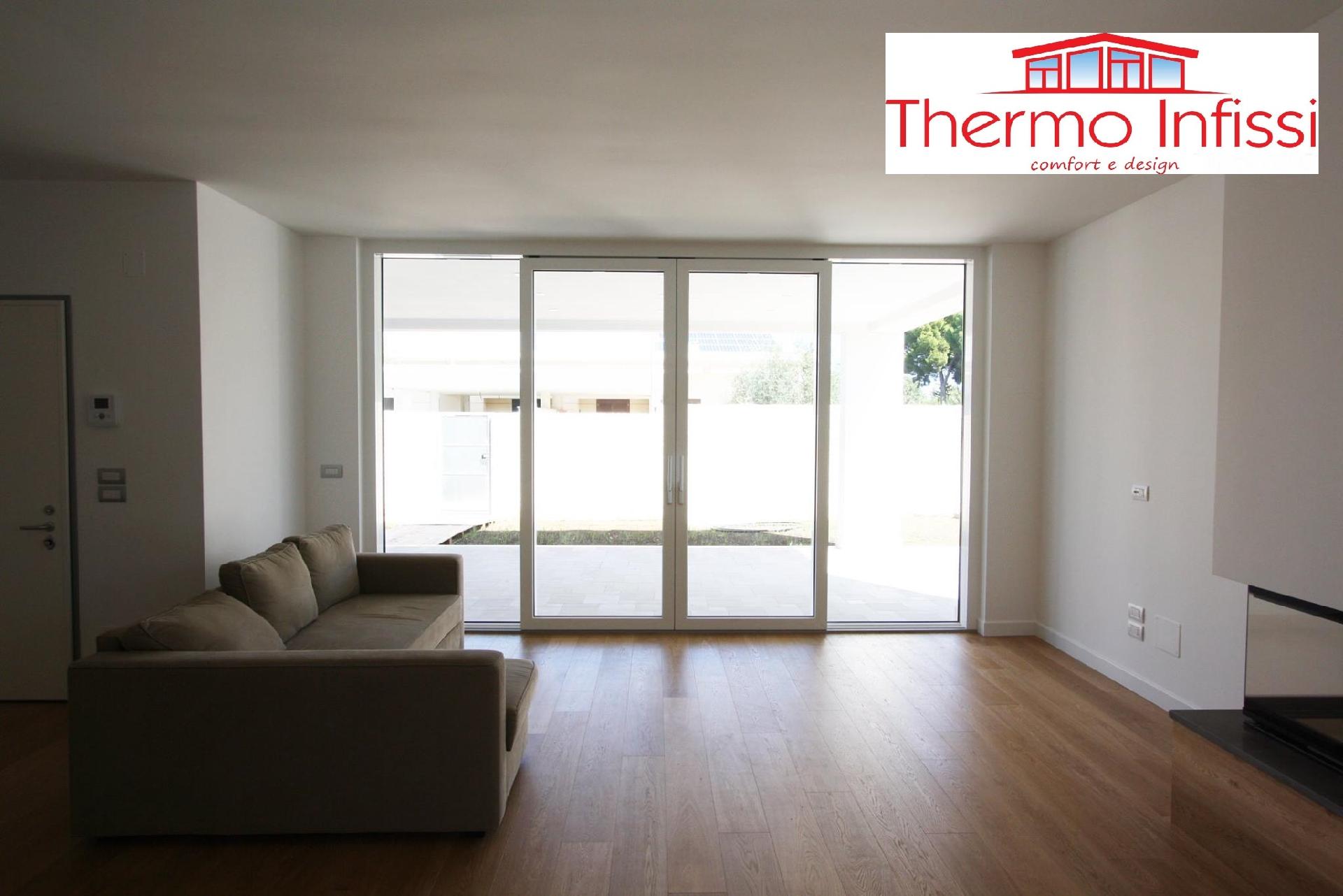 Villa residenziale Mondello (PA) Infissi pvc Schermature solari Griesser