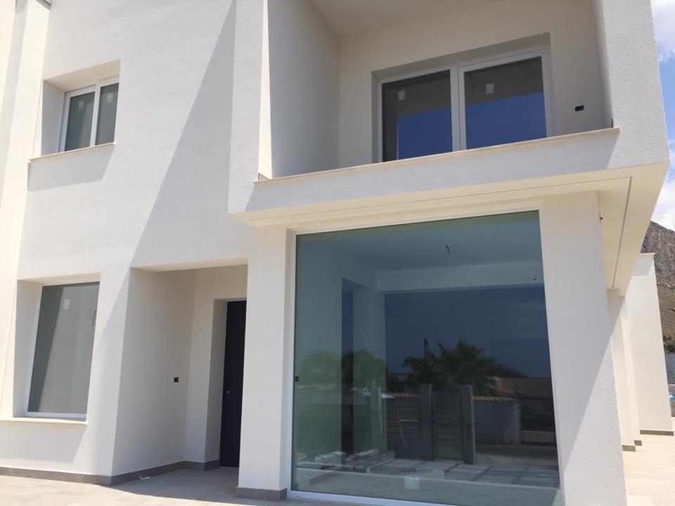 Villino residenziale  Terrasini (PA) 05/2017 Infissi in PVC, portone sezionale Hormann