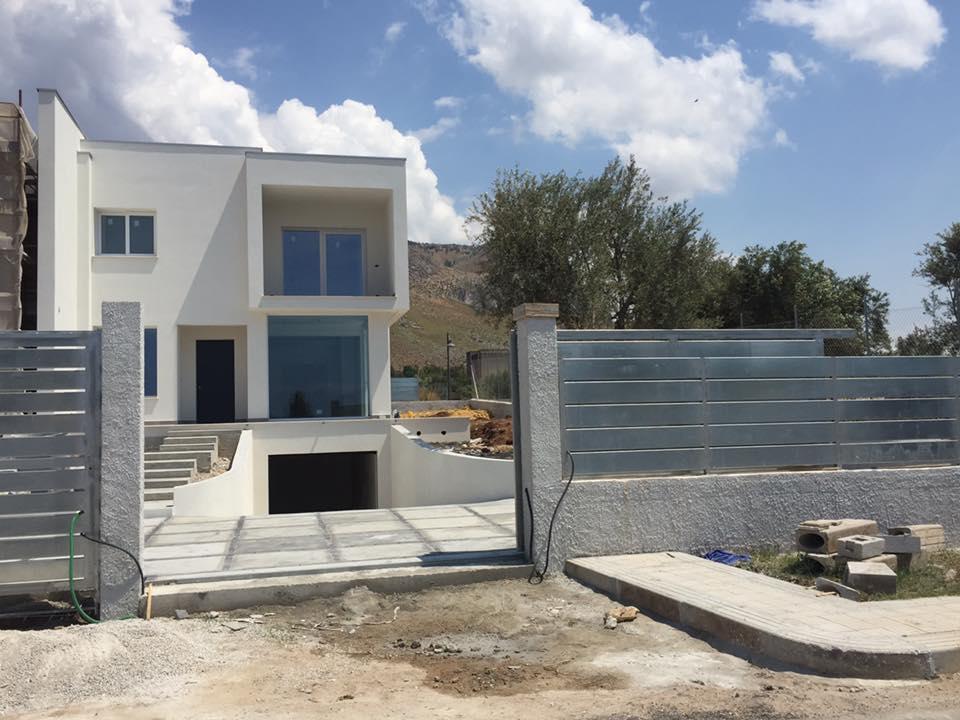 Villino residenziale  Terrasini (PA) 05/2017 Infissi in PVC, portone sezionale Hormann