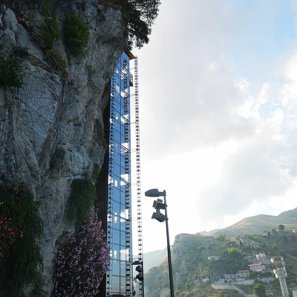 Taormina - Ascensore Sistema Facciata Continua Reynaers CW 50
