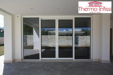 Villa residenziale Mondello (PA) Infissi pvc Schermature solari Griesser