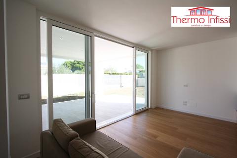 Villa residenziale Mondello (PA) Infissi pvc Schermature solari Griesser