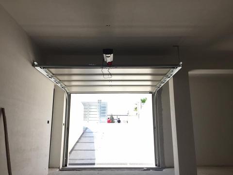 Villino residenziale  Terrasini (PA) 05/2017 Infissi in PVC, portone sezionale Hormann