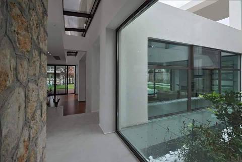 Villa privata Catania Infissi Alluminio Taglio Termico Reynaers
