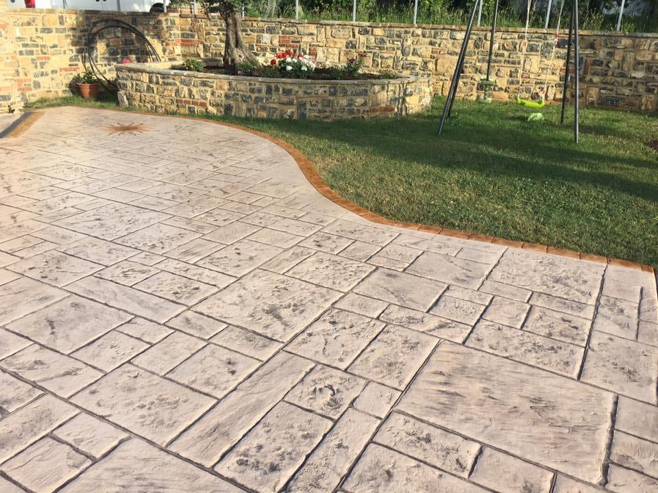 PAVIMENTI IN CALCESTRUZZO STAMPATO E RESINATO ADRANO CALCESTRUZZI S.R.L. CALCESTRUZZO STAMPATO E RESINATO