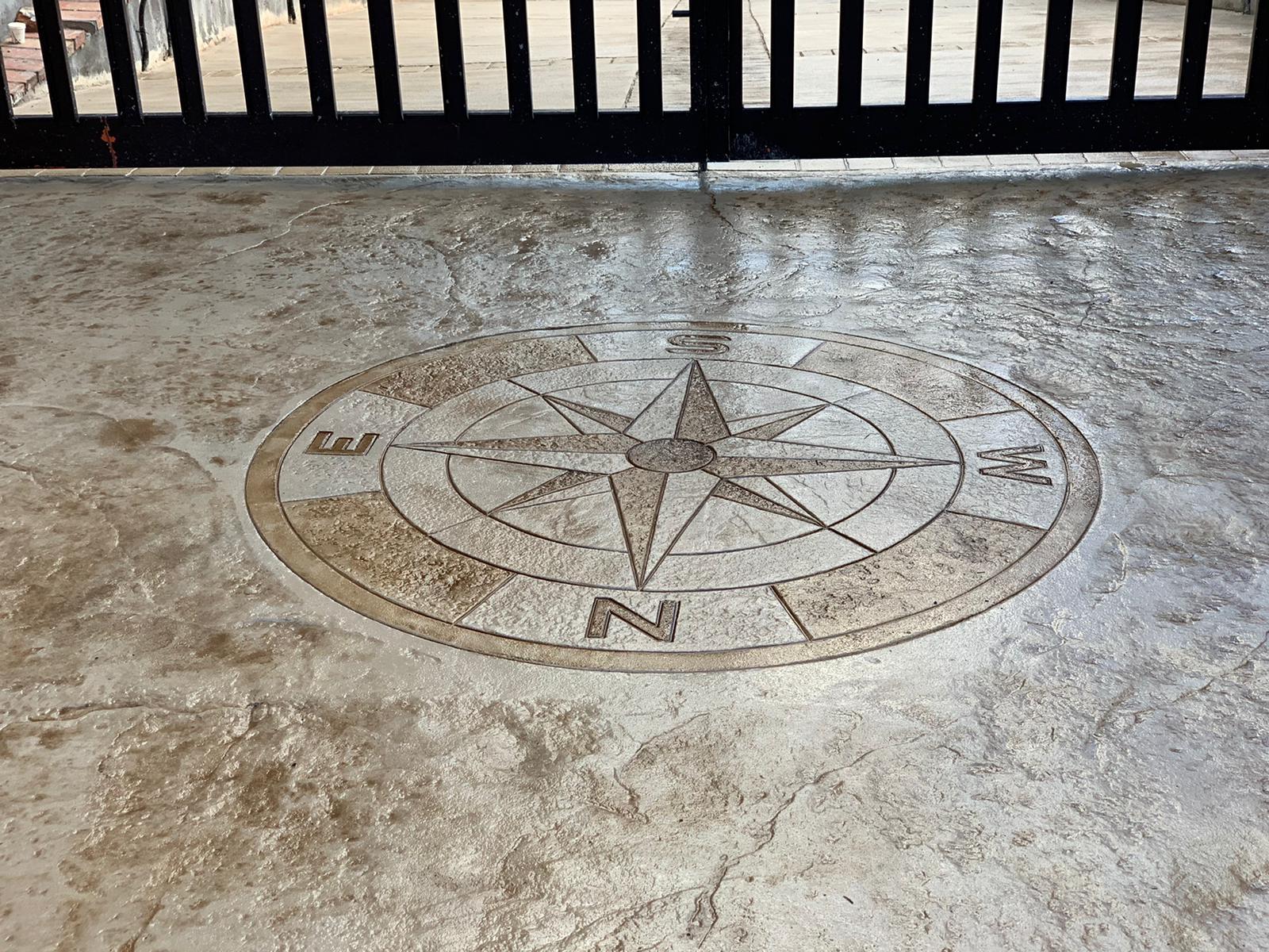PAVIMENTI IN CALCESTRUZZO STAMPATO E RESINATO ADRANO CALCESTRUZZI S.R.L. CALCESTRUZZO STAMPATO E RESINATO