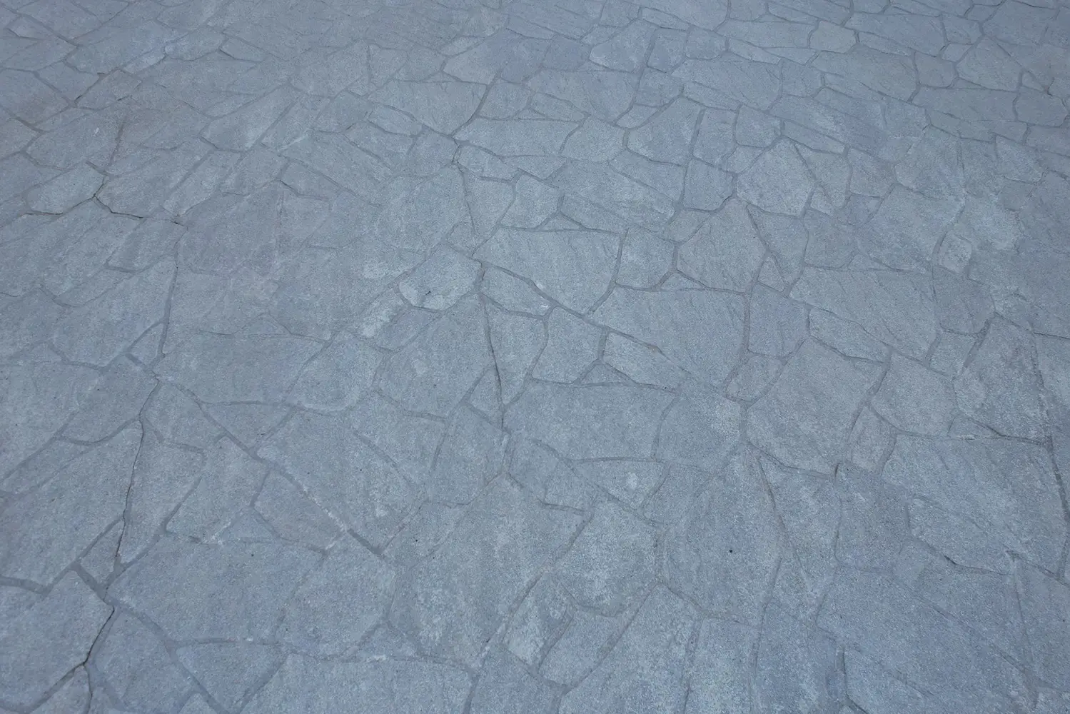 FORNITURA E POSA IN OPERA DI MASSELLI AUTOBLOCCANTI VALENTE REAL  STONE