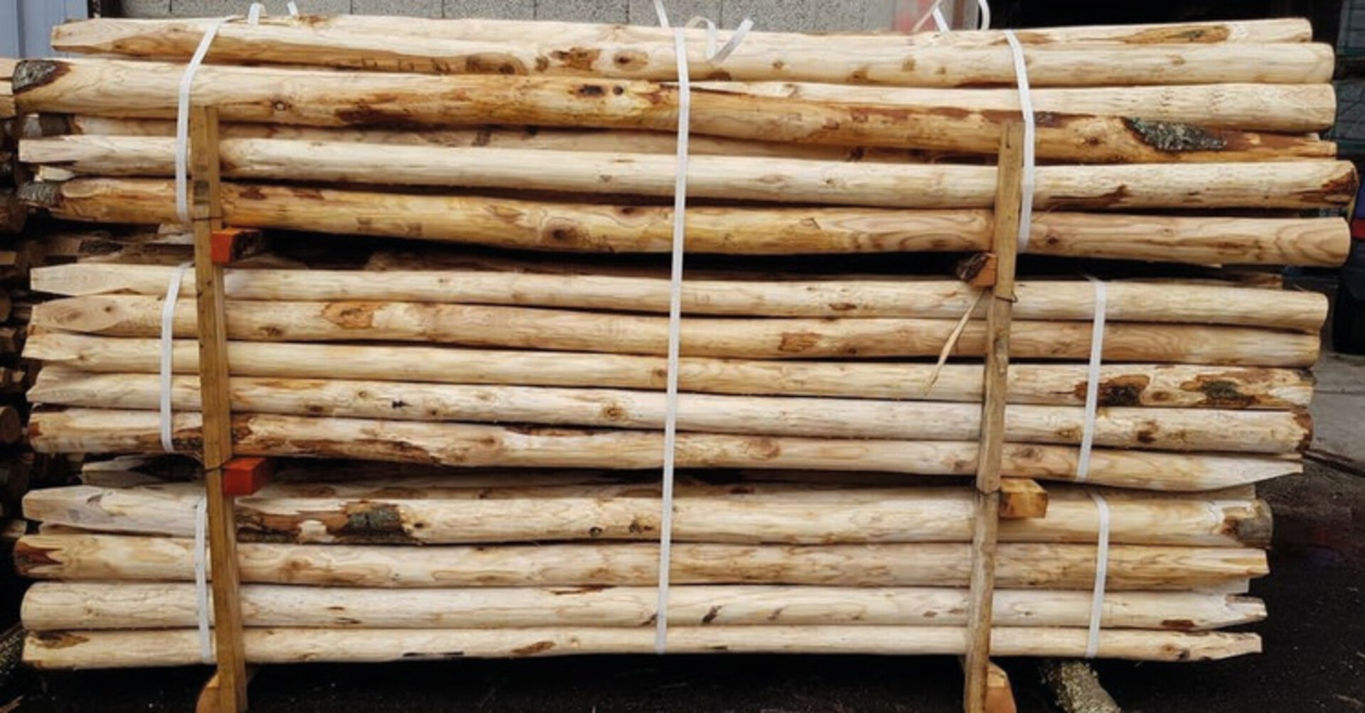 Pali di castagno 150 cm Ø 7/9 cm - imballo speciale da 50 pezzi ELLEURBAN Imballo 50 pz Ø 7/9
