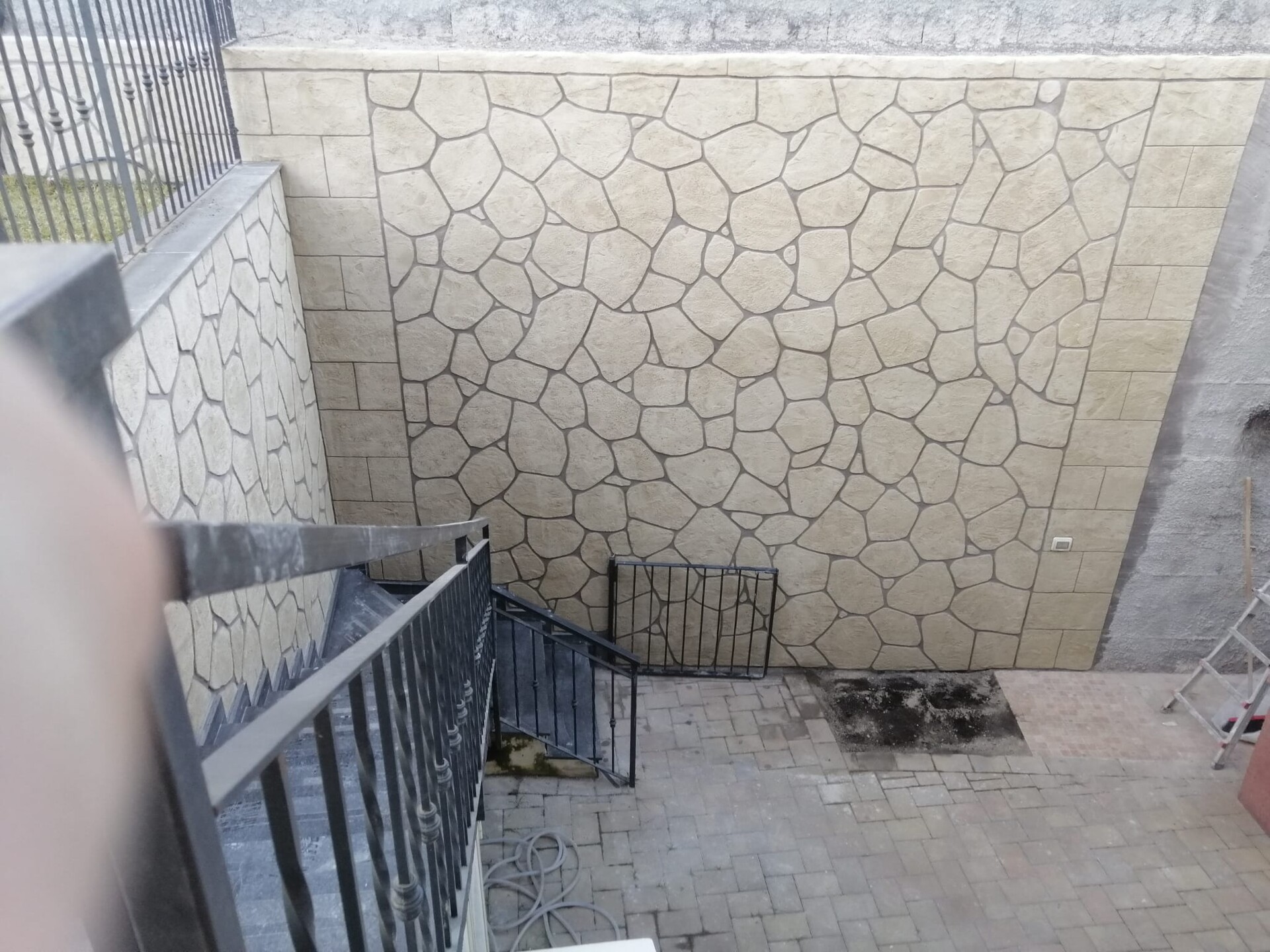 Rivestimenti muri effetto pietra e mattoncino ADRANO CALCESTRUZZI SRL Interni ed esterni