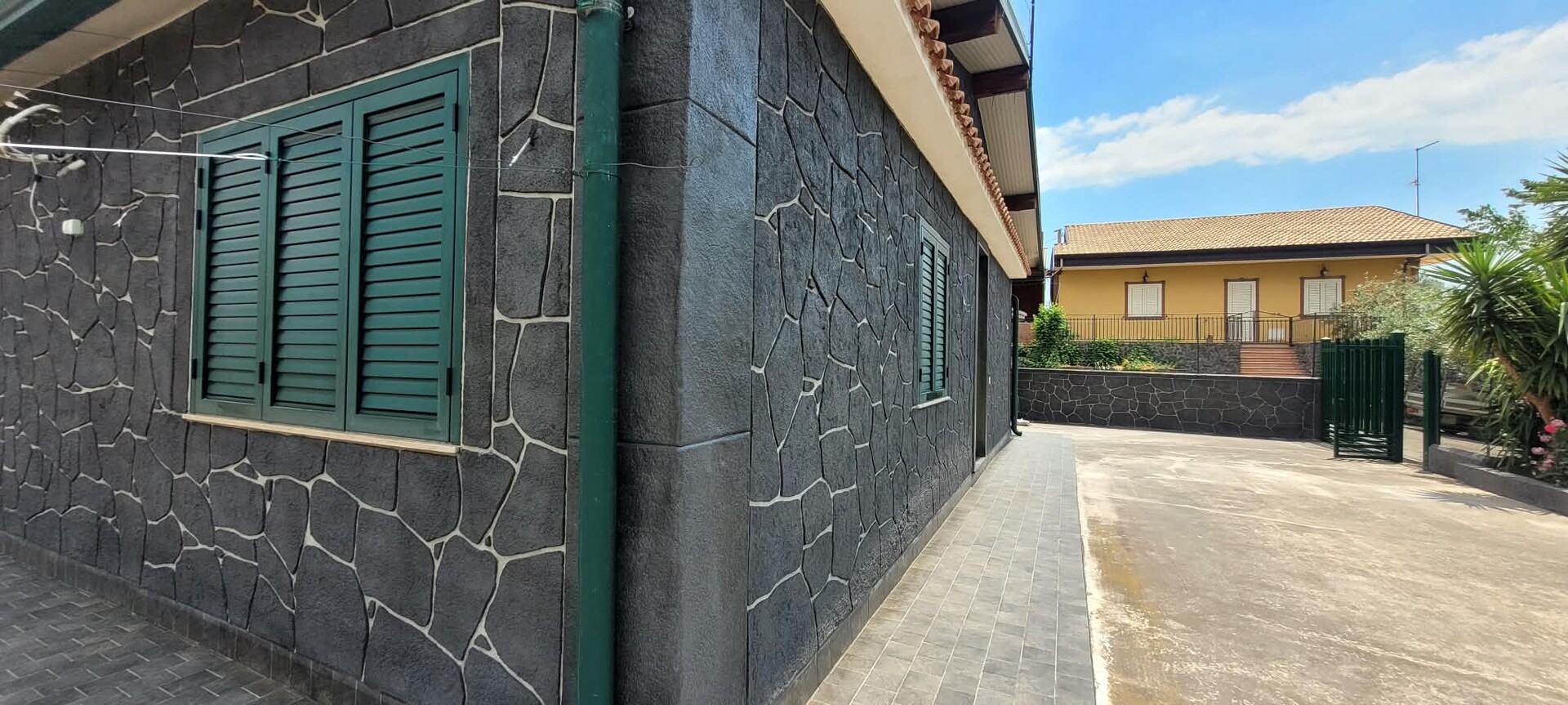 Rivestimenti muri effetto pietra e mattoncino ADRANO CALCESTRUZZI SRL Interni ed esterni