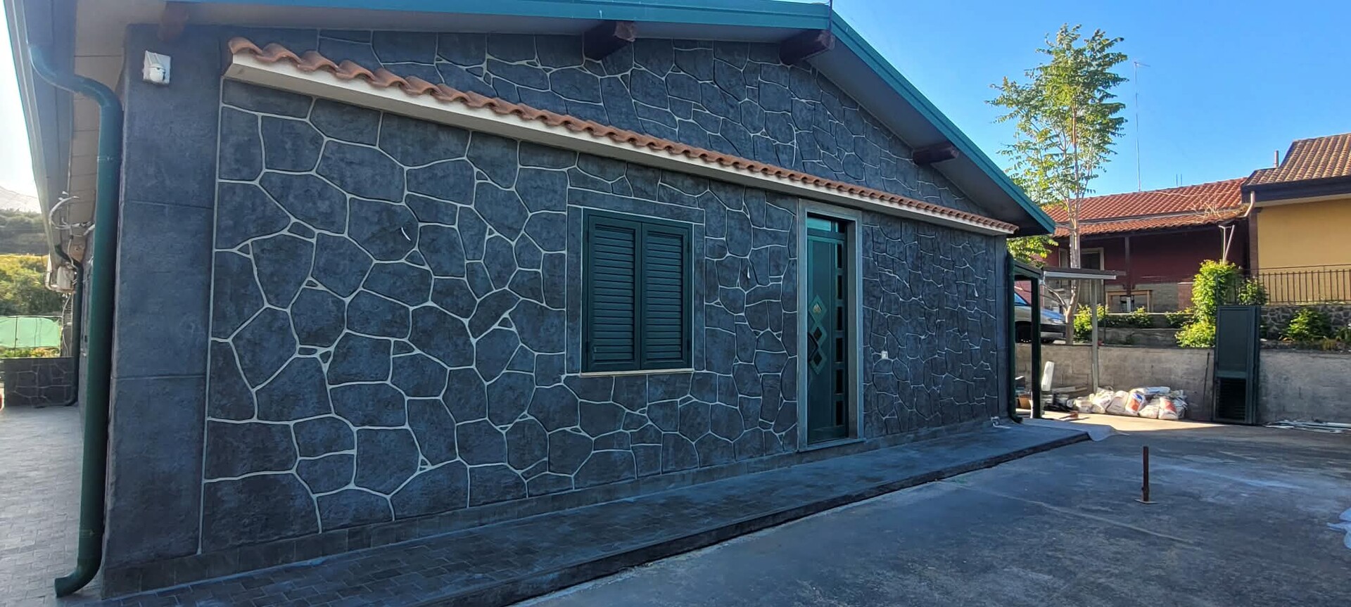 Rivestimenti muri effetto pietra e mattoncino ADRANO CALCESTRUZZI SRL Interni ed esterni