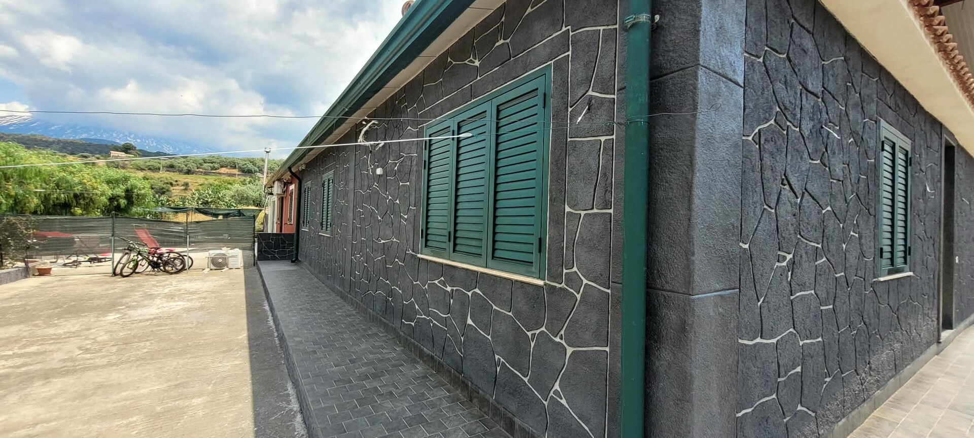 Rivestimenti muri effetto pietra e mattoncino ADRANO CALCESTRUZZI SRL Interni ed esterni