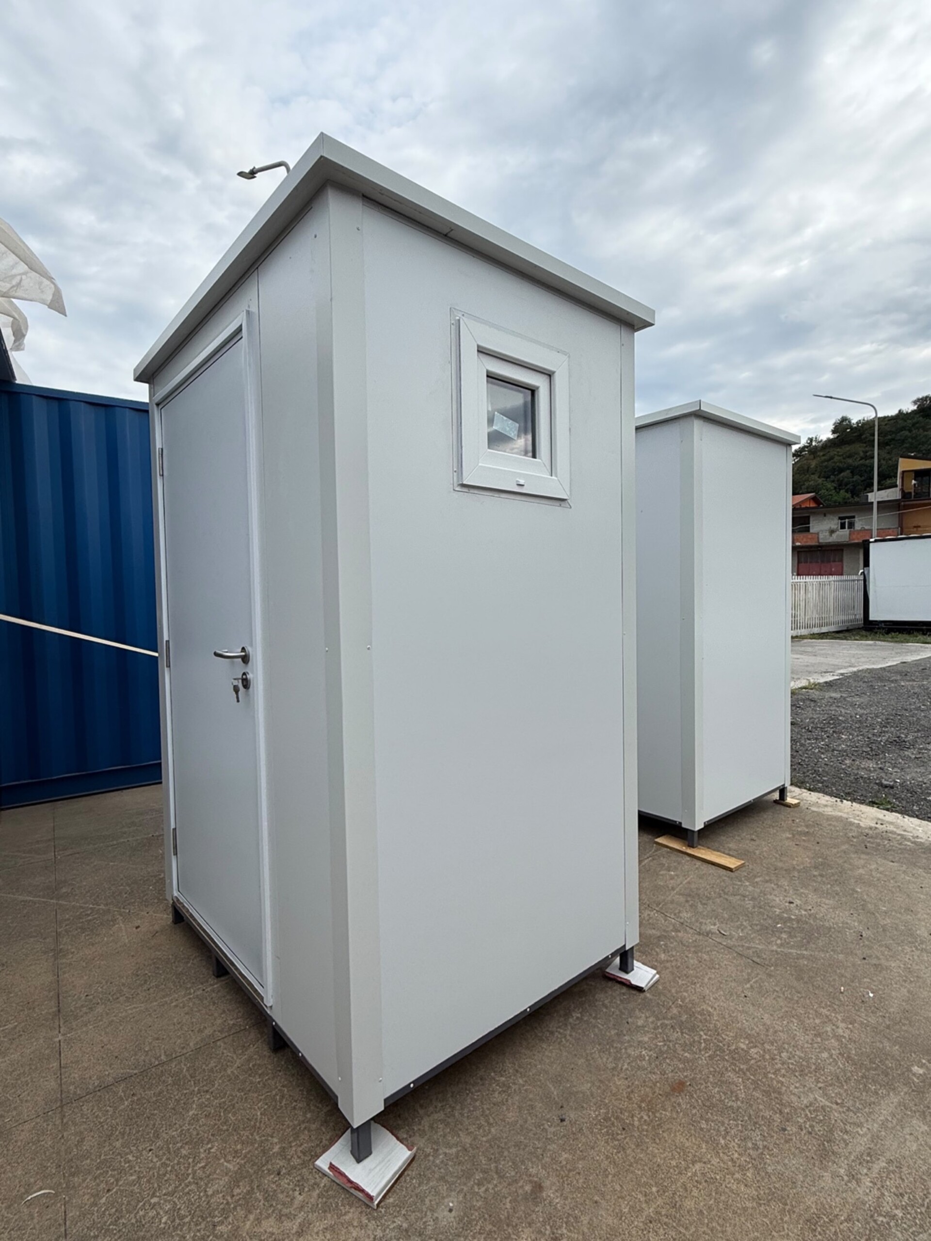 Cabine WC prefabbricate L2 House Due configurazioni