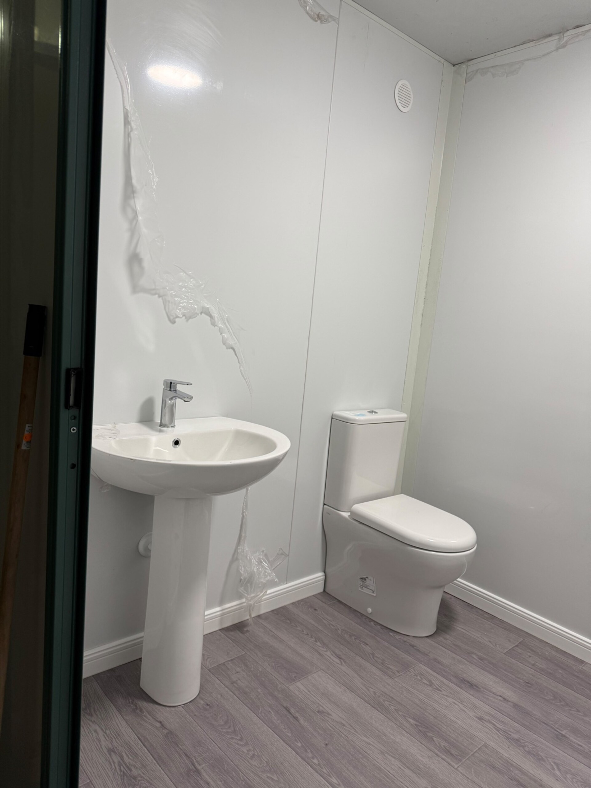 Cabine WC prefabbricate L2 House Due configurazioni
