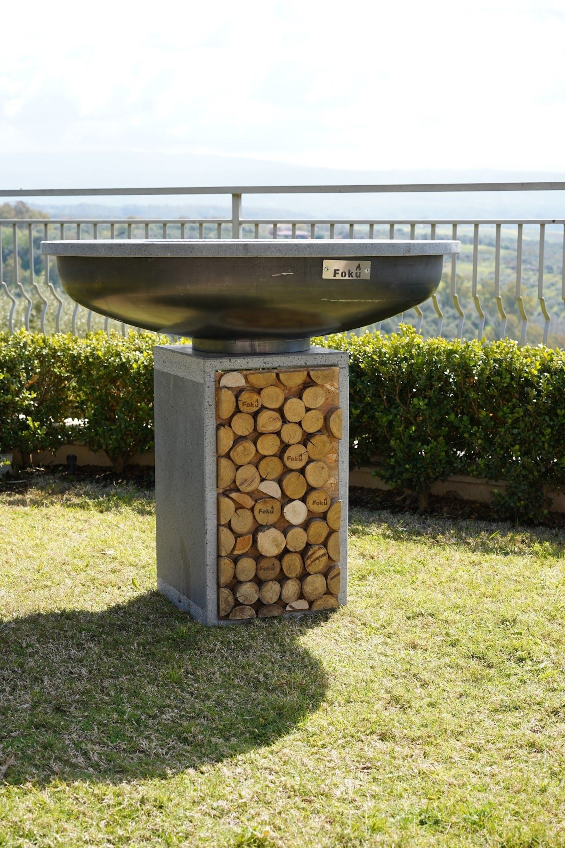 Foku 100 – Barbecue in pietra lavica dell'Etna e acciaio corten Ø100 cm Foku FOKU-100