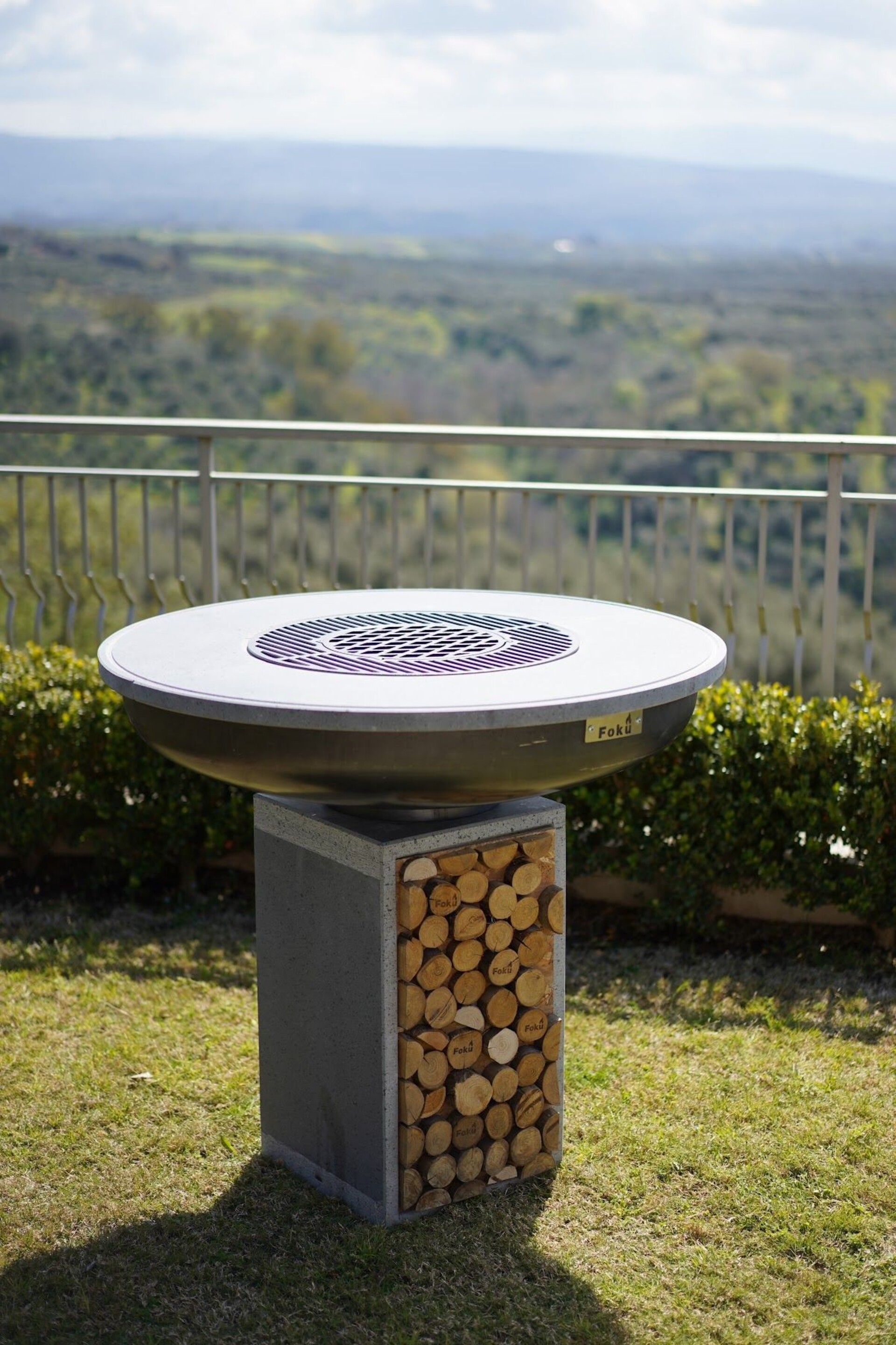 Foku 100 – Barbecue in pietra lavica dell'Etna e acciaio corten Ø100 cm Foku FOKU-100