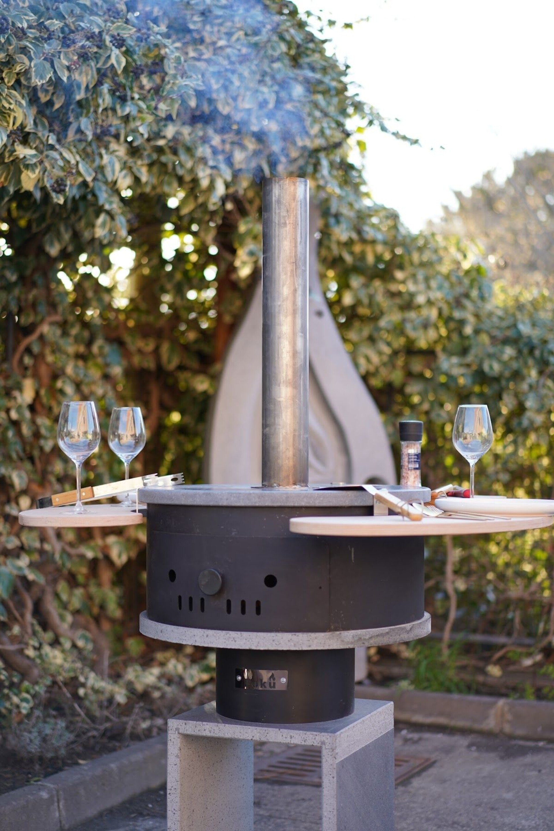 U-Fun con piano conviviale – Forno-barbecue a legna con tavolo in faggio e legnaia Foku UF-FOR-002
