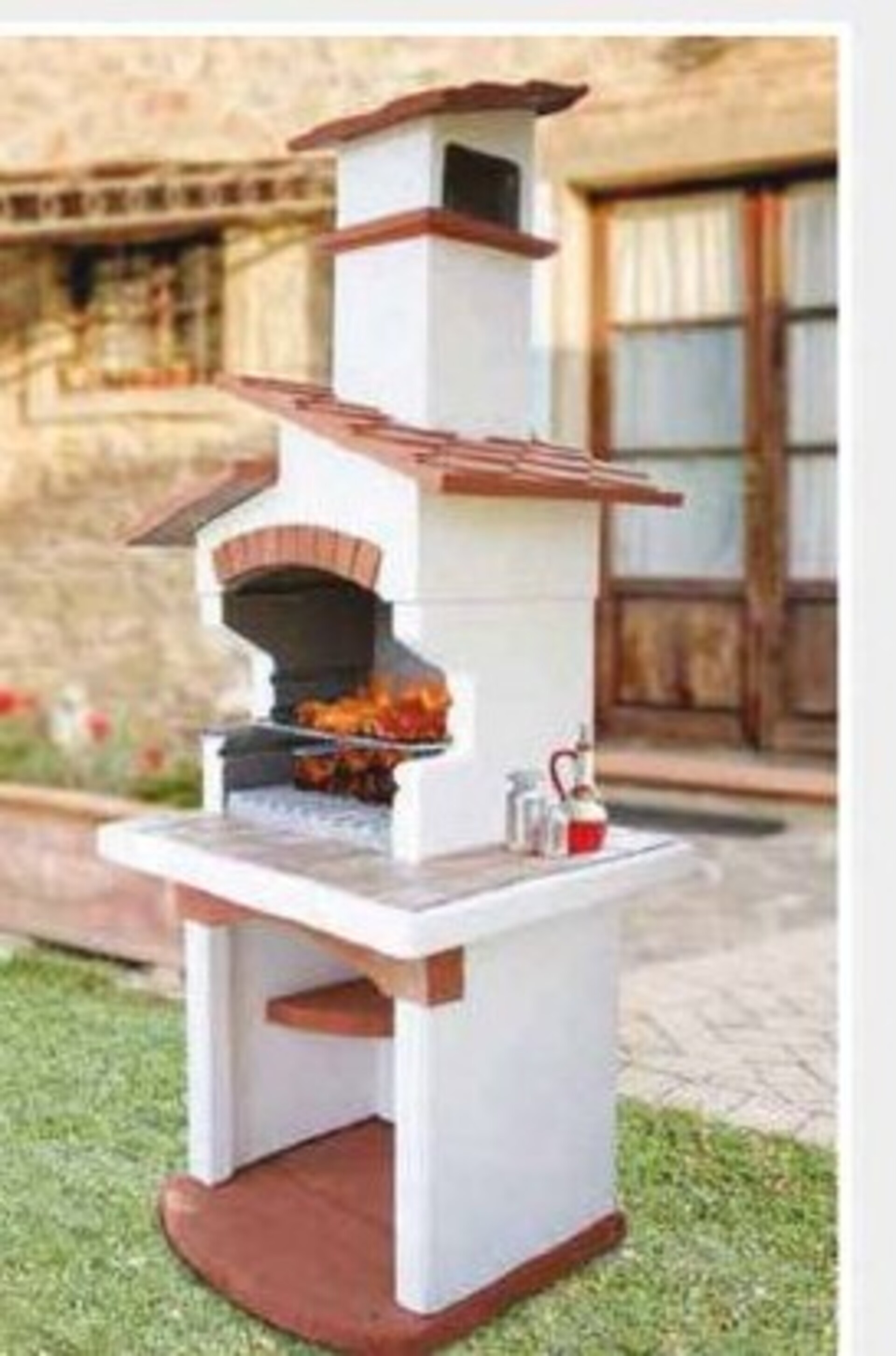 Amantea Calabriafire barbecue a forma di casetta, formato compatto con griglia in acciaio