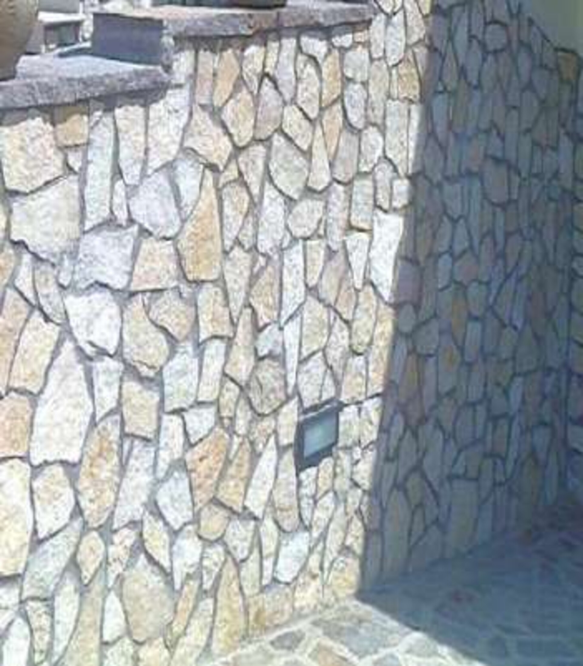 Scorza Grezza da Rivestimento Bifacciale spessore cm 1/3 Gjini Argjendi - Endi Pietra di Trani ART.001