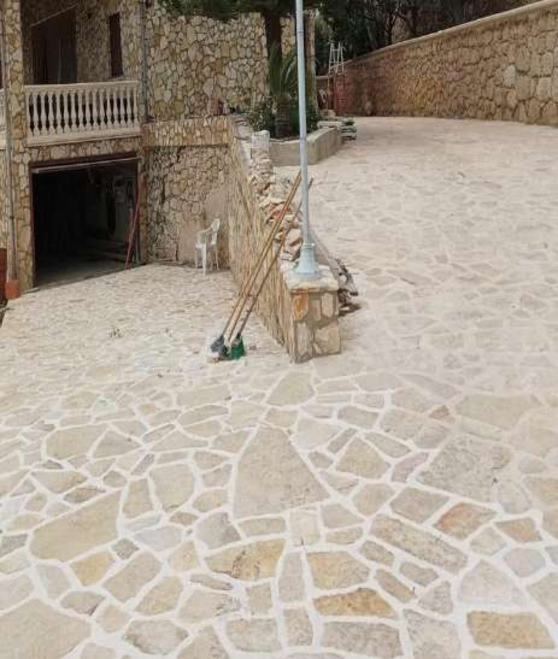 Scorza Semianticata Bifacciale spessore cm 2/4 Gjini Argjendi - Endi Pietra di Trani ART.009