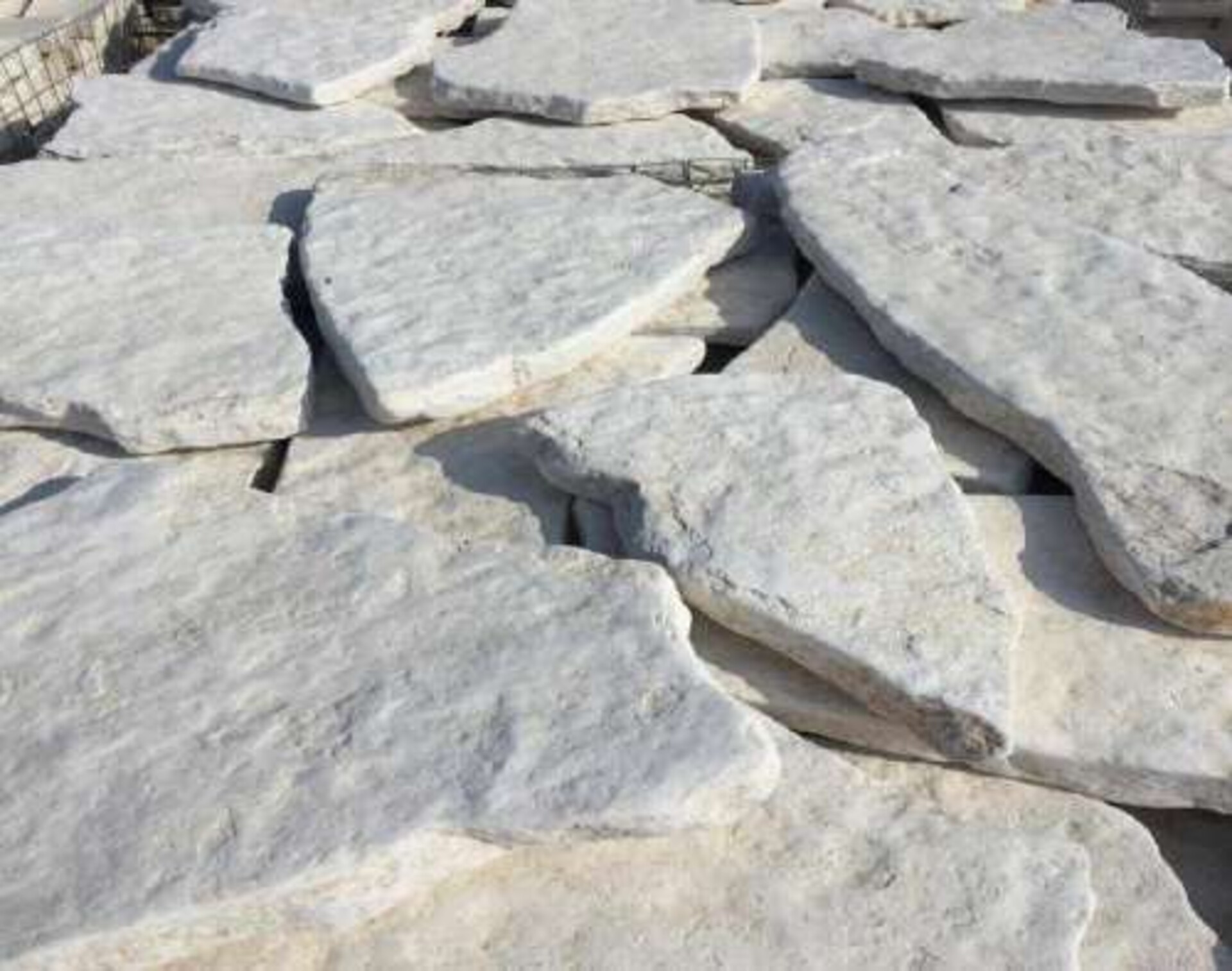 Scorza Semianticata Bifacciale spessore cm 2/4 Gjini Argjendi - Endi Pietra di Trani ART.009