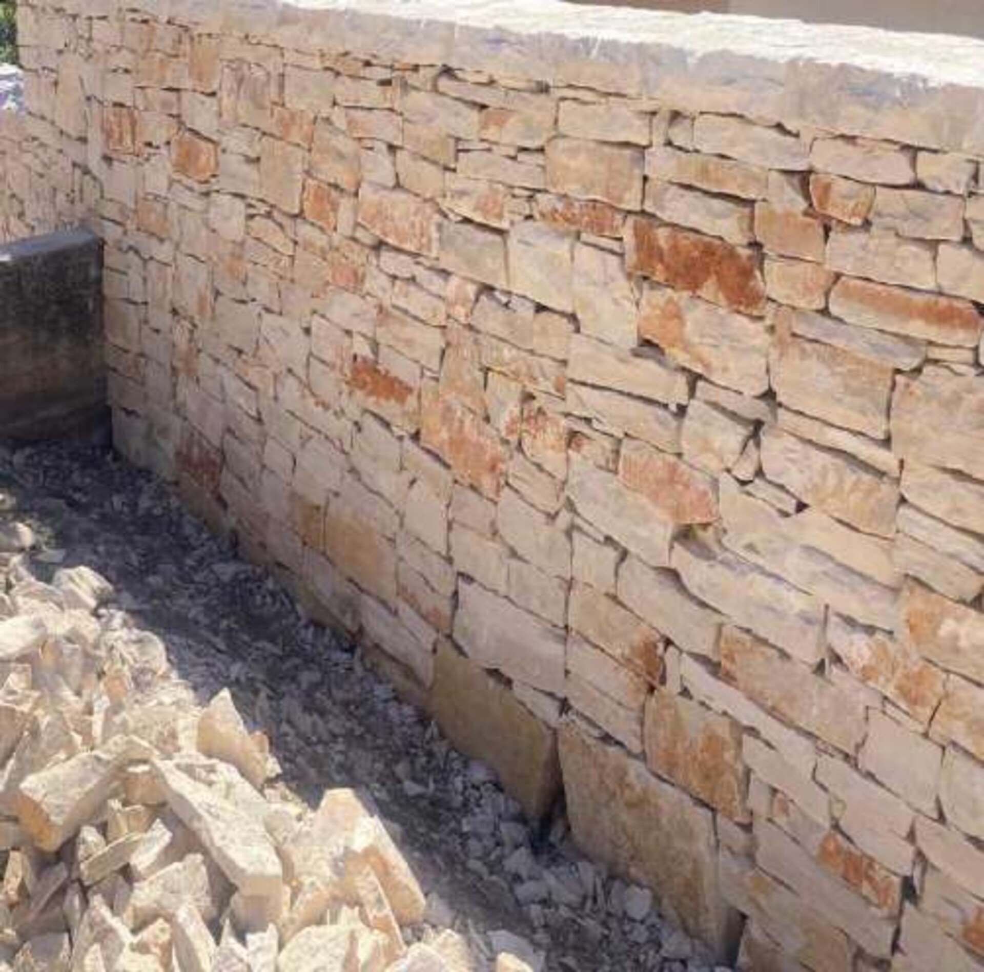 Piattoni in Pietra di Trani varie misure e spessore Gjini Argjendi - Endi Pietra di Trani ART.013