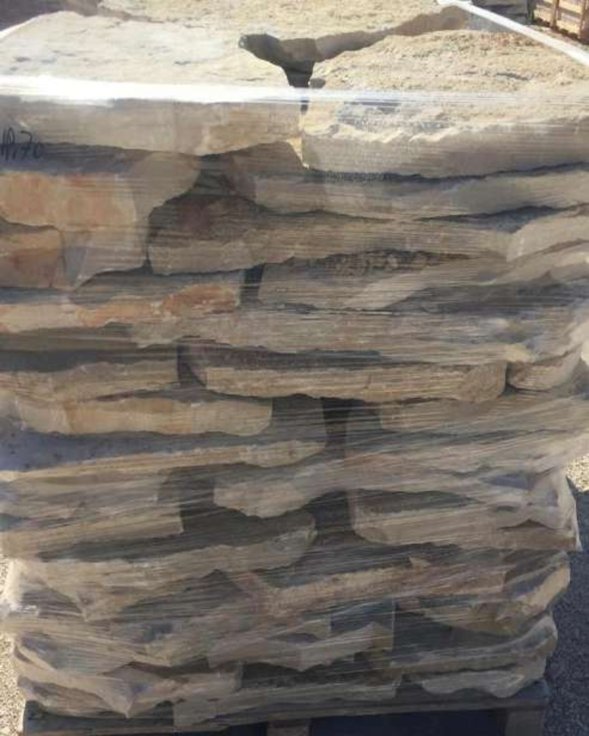 Lastroni Giganti Grezzi spessore cm 4/6 Gjini Argjendi - Endi Pietra di Trani ART.014