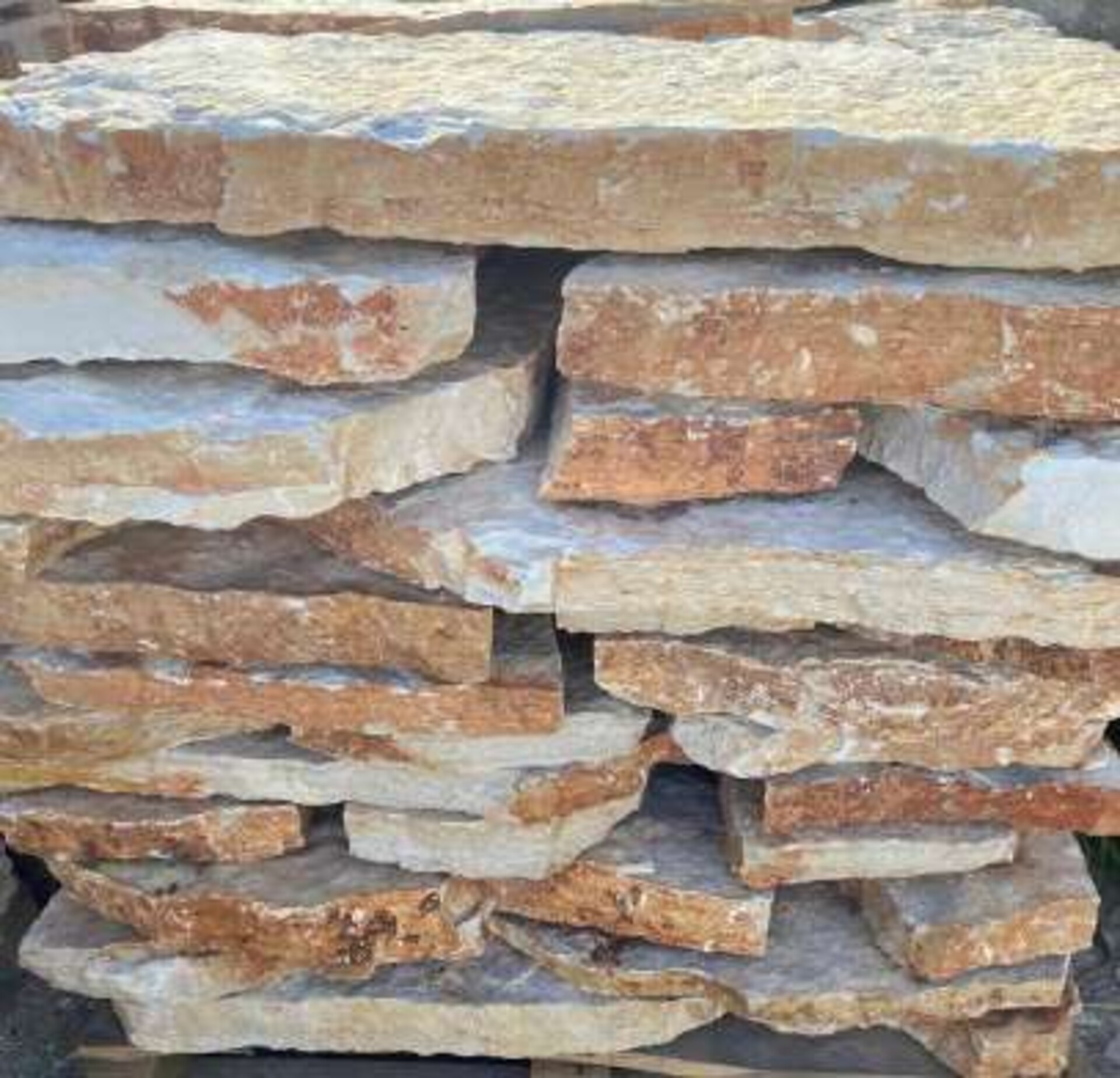 Lastroni Giganti Grezzi spessore cm 7/10 Gjini Argjendi - Endi Pietra di Trani ART.016