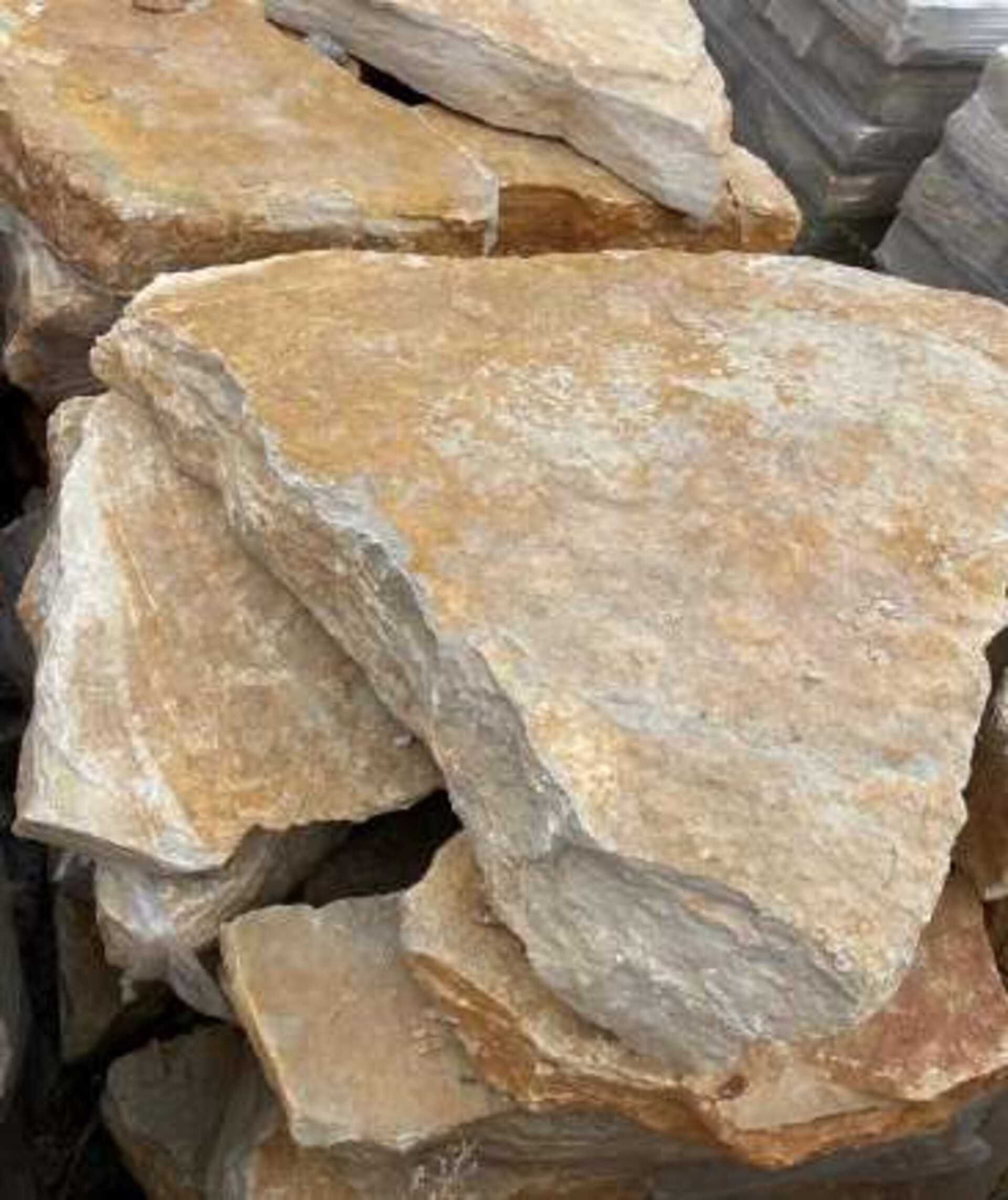 Lastroni Giganti Anticati spessore cm 7/10 Gjini Argjendi - Endi Pietra di Trani ART.017