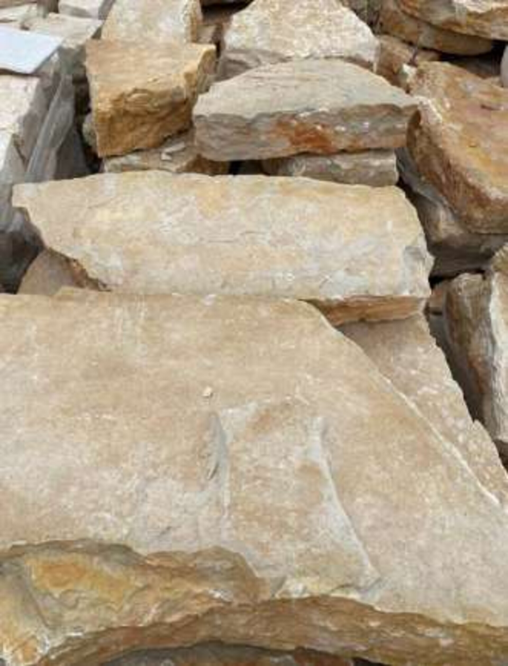 Lastroni Giganti Grezzi spessore cm 10/15 Gjini Argjendi - Endi Pietra di Trani ART.018