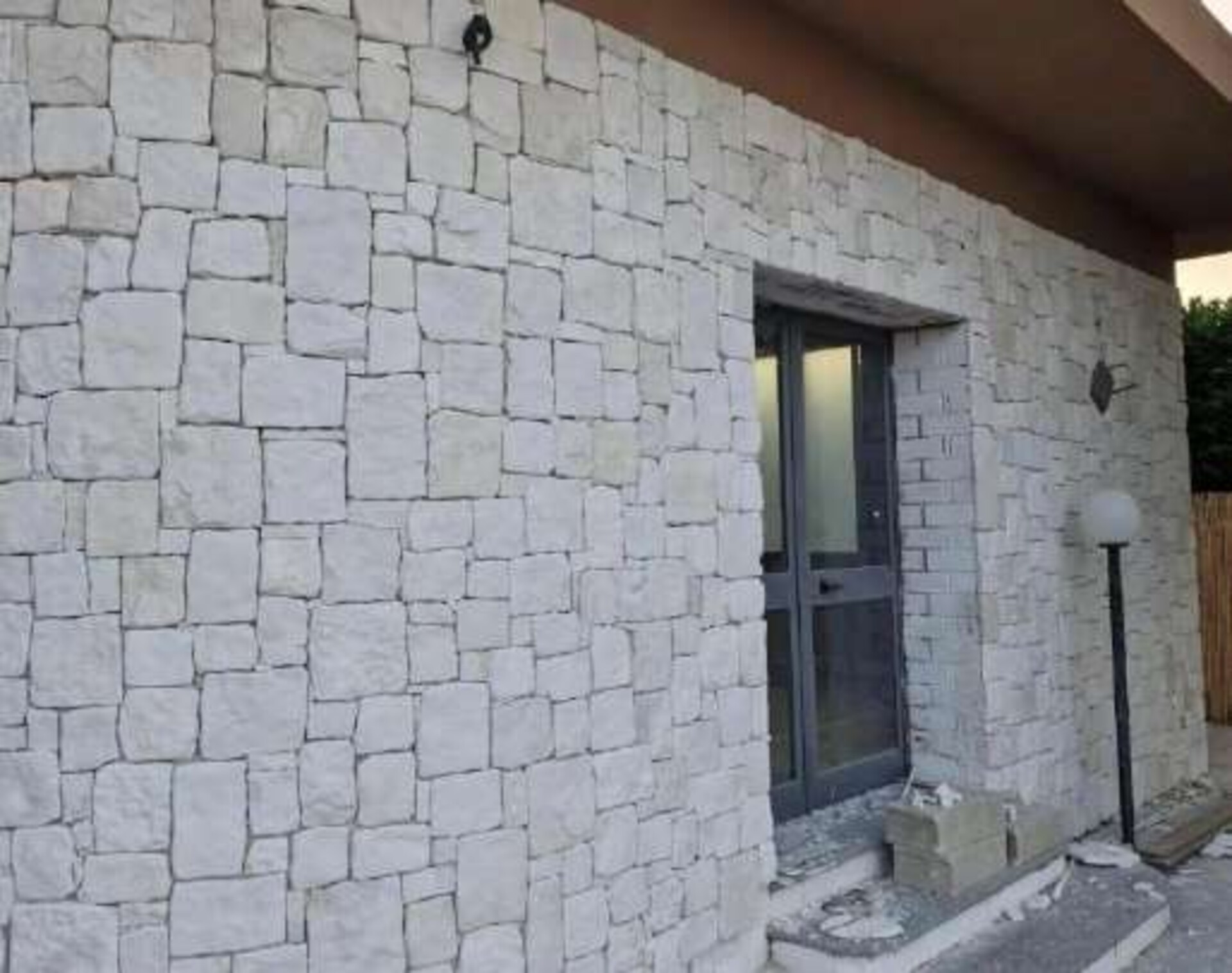 Squadrato Retrosegato Anticato spessore cm 1.3 Gjini Argjendi - Endi Pietra di Trani ART.020
