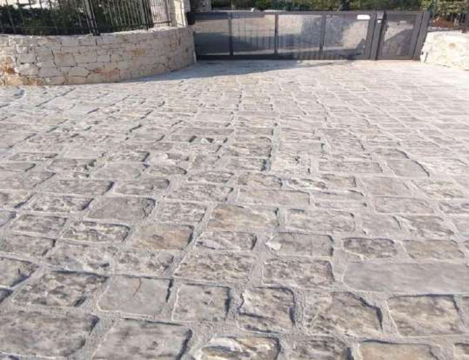 Squadrato Retrosegato Semianticato spessore cm 3/4 Gjini Argjendi - Endi Pietra di Trani ART.025