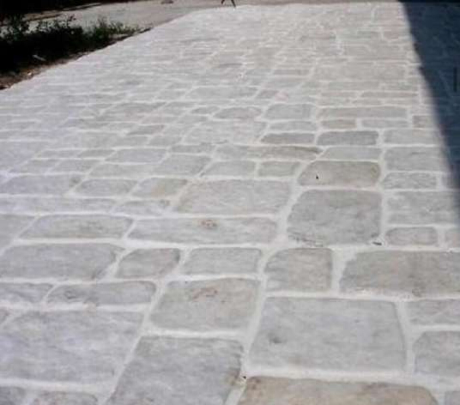 Squadrato Retrosegato Anticato spessore cm 4/6 Gjini Argjendi - Endi Pietra di Trani ART.029