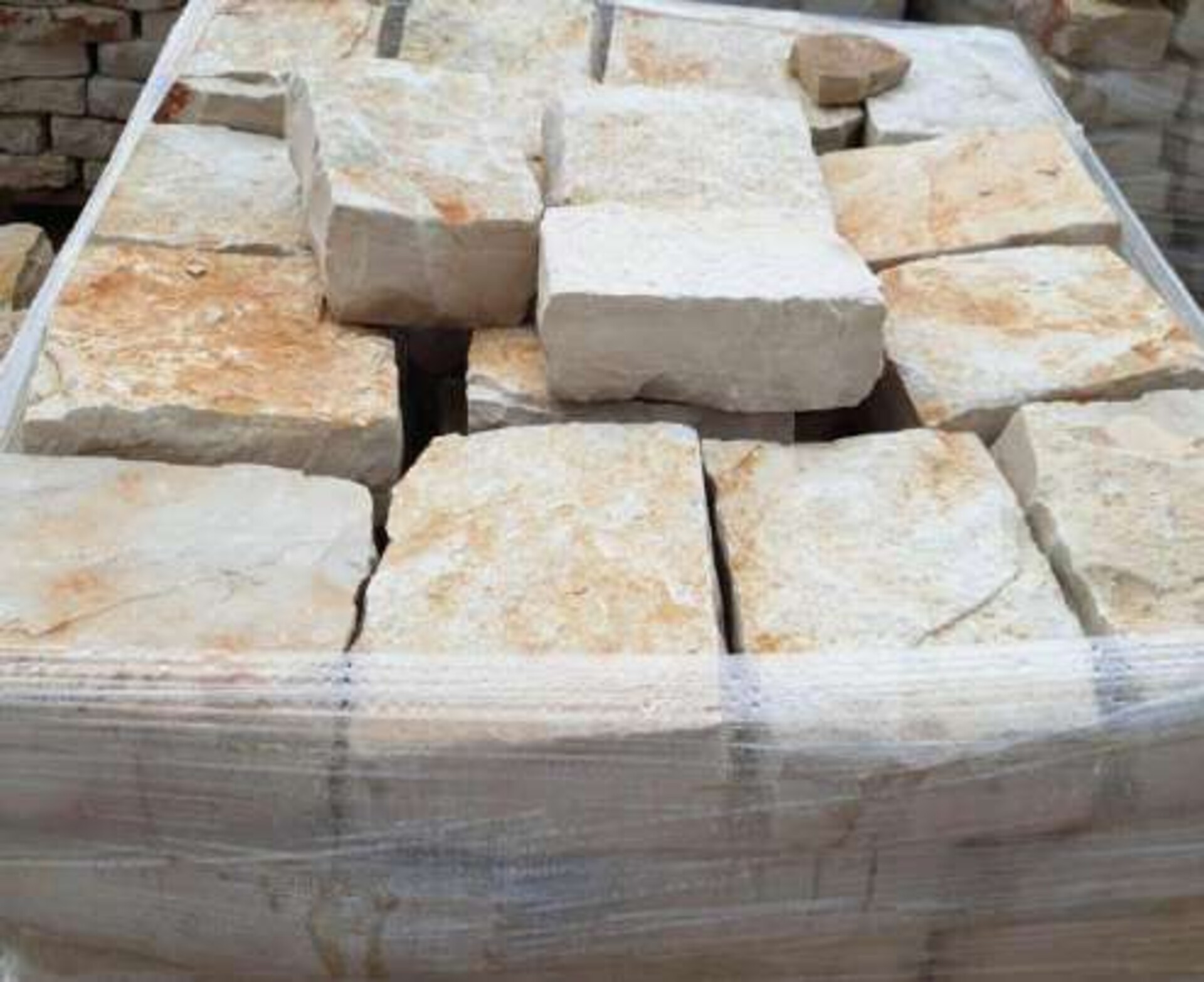 Squadrato Grezzo Bifacciale spessore cm 7/9 Gjini Argjendi - Endi Pietra di Trani ART.030