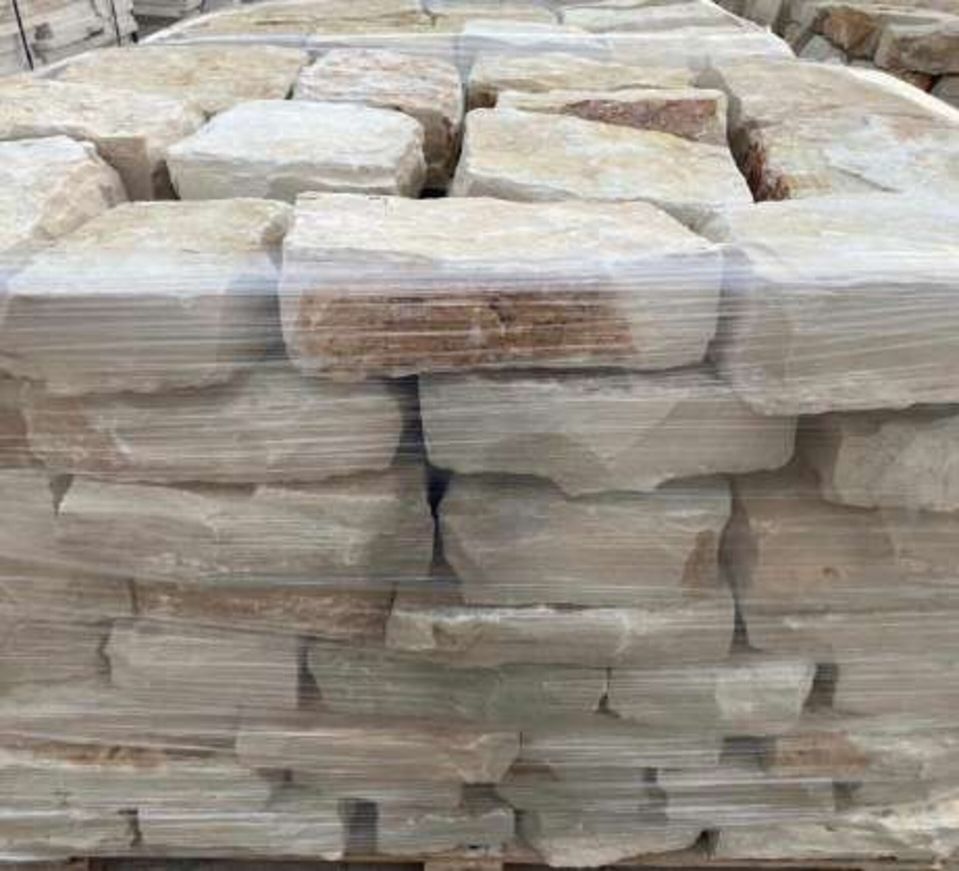 Squadrato Grezzo Bifacciale spessore cm 10/14 Gjini Argjendi - Endi Pietra di Trani ART.031