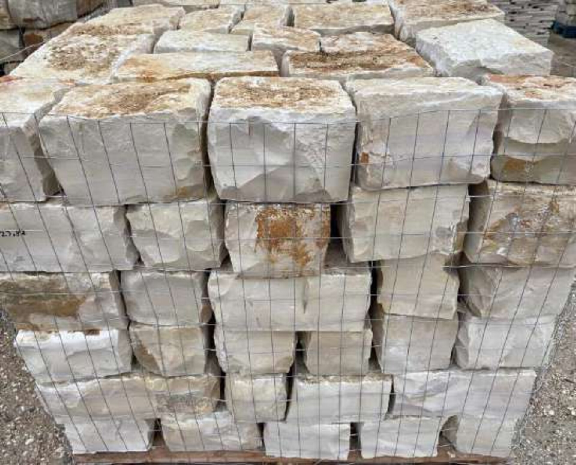 Binderi Tranciati Grezzi spessore cm 15/20 x 15/20 Gjini Argjendi - Endi Pietra di Trani ART.032
