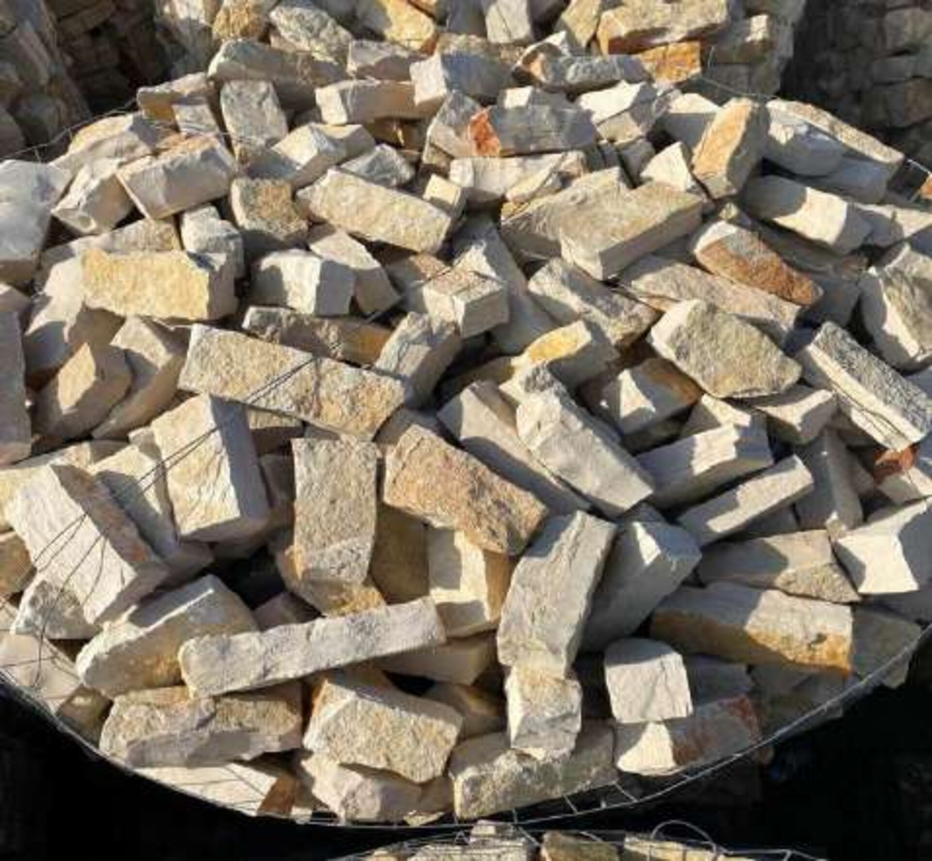 Listellini Tranciati Grezzi spessore cm 4/6 x 4/6 Gjini Argjendi - Endi Pietra di Trani ART.033