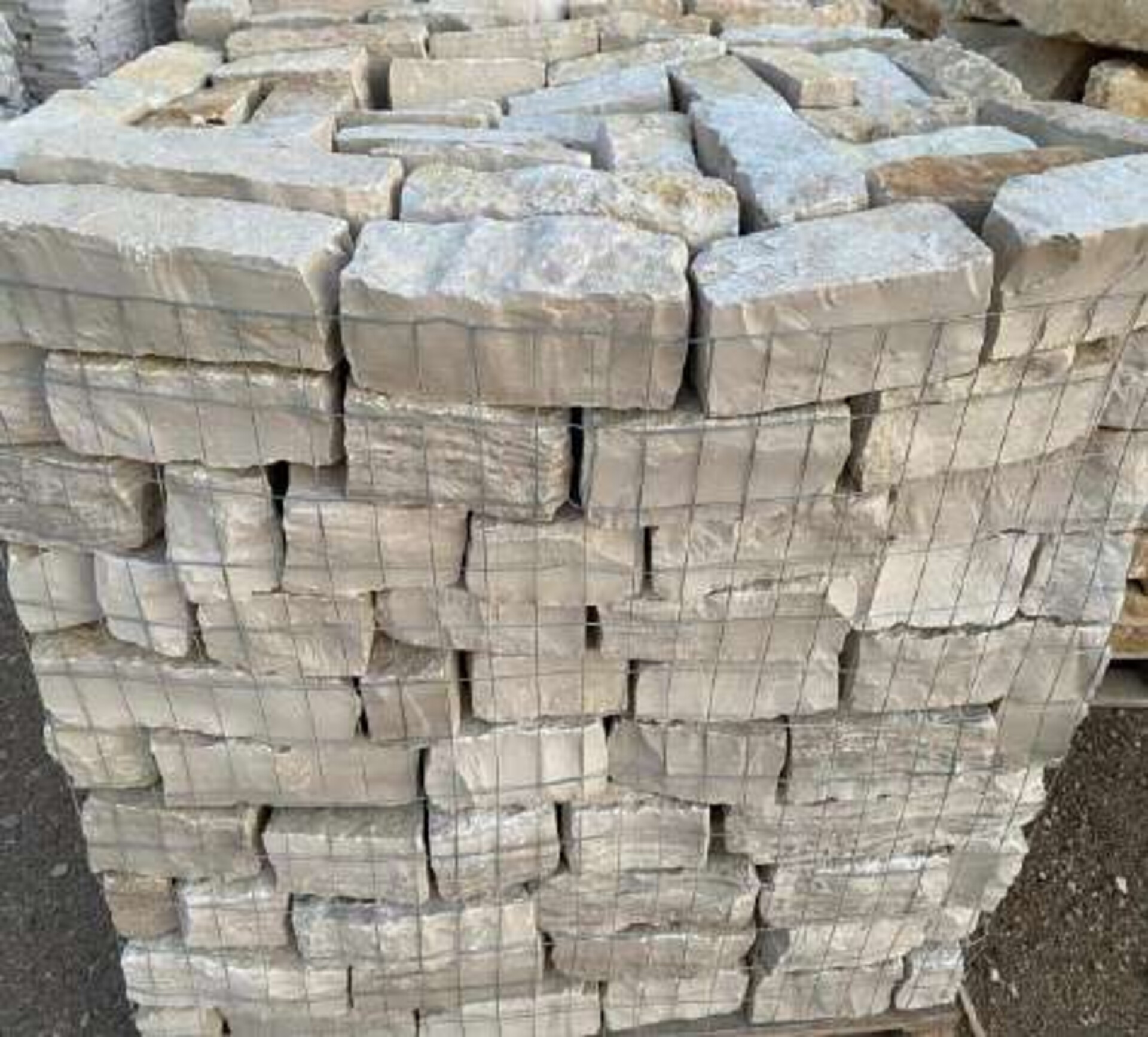 Listello Tranciato Grezzo spessore cm 6/8 per muretto a secco Gjini Argjendi - Endi Pietra di Trani ART.034