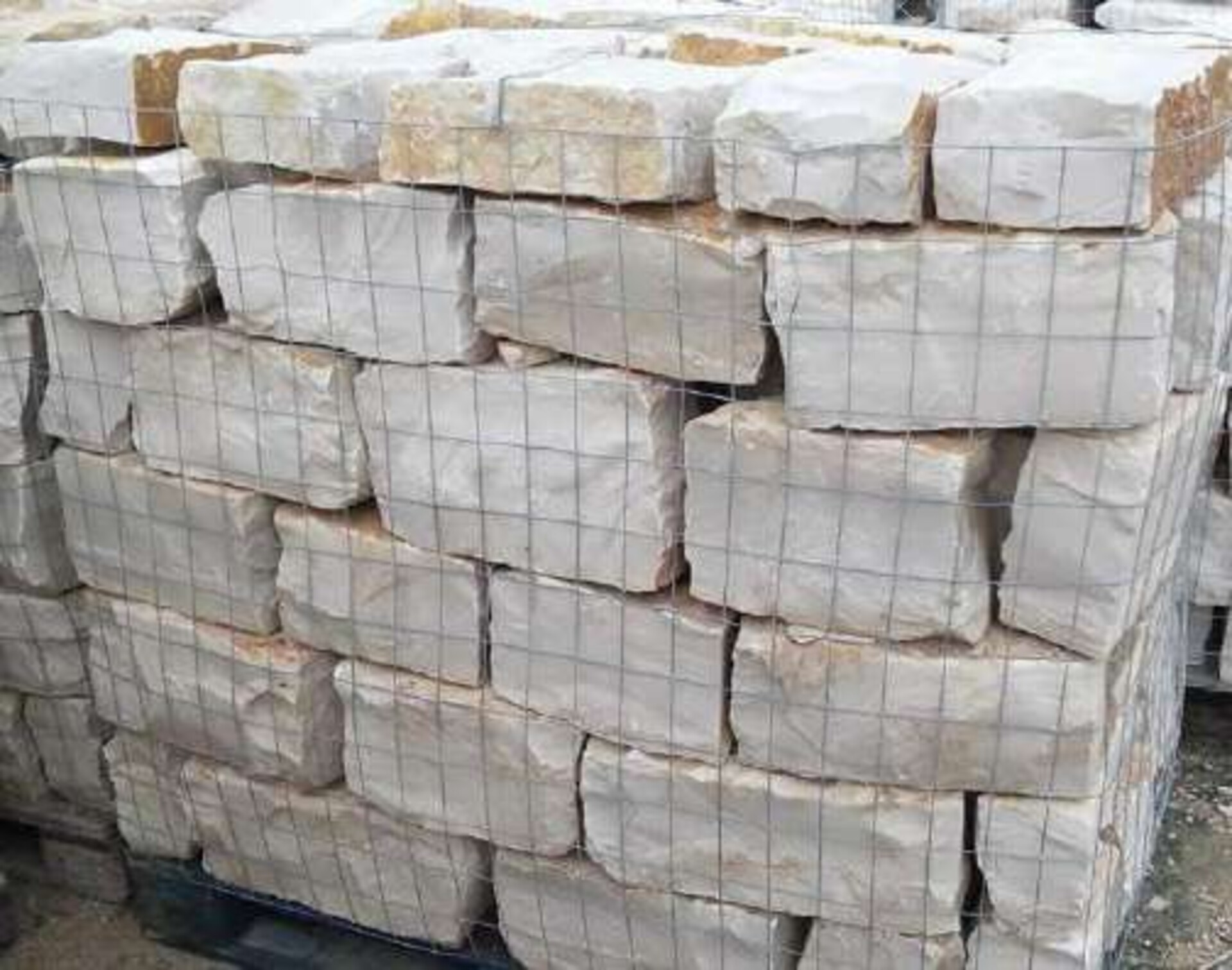 Listellini Tranciati Anticati spessore cm 4/6 x 4/6 Gjini Argjendi - Endi Pietra di Trani ART.037