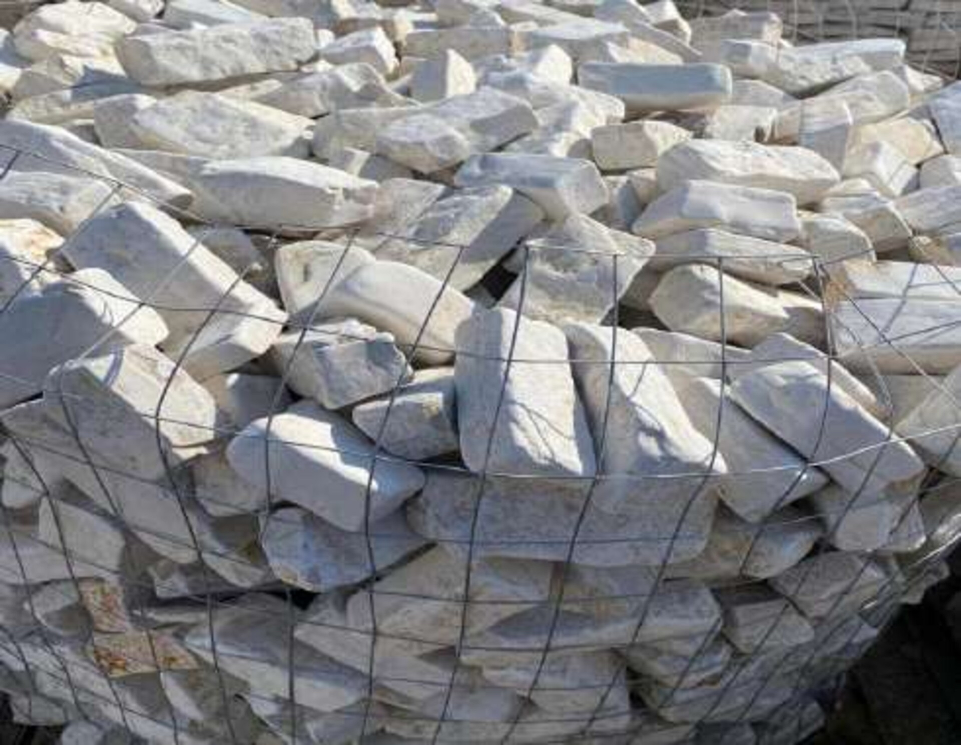 Listellini Tranciati Anticati spessore cm 4/6 x 4/6 Gjini Argjendi - Endi Pietra di Trani ART.037