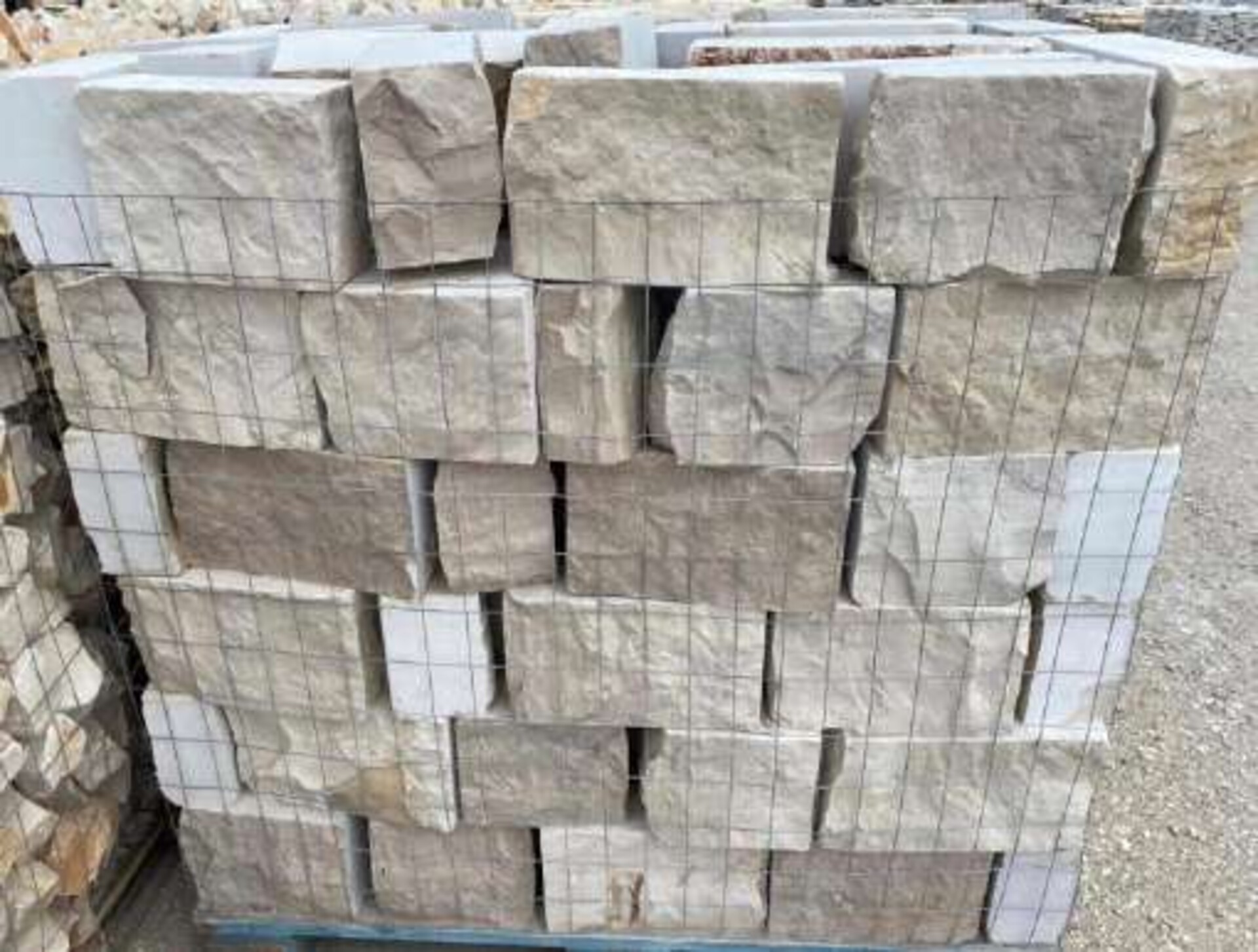 Listello Tranciato Grezzo Filo Sega spessore cm 15 Gjini Argjendi - Endi Pietra di Trani ART.042