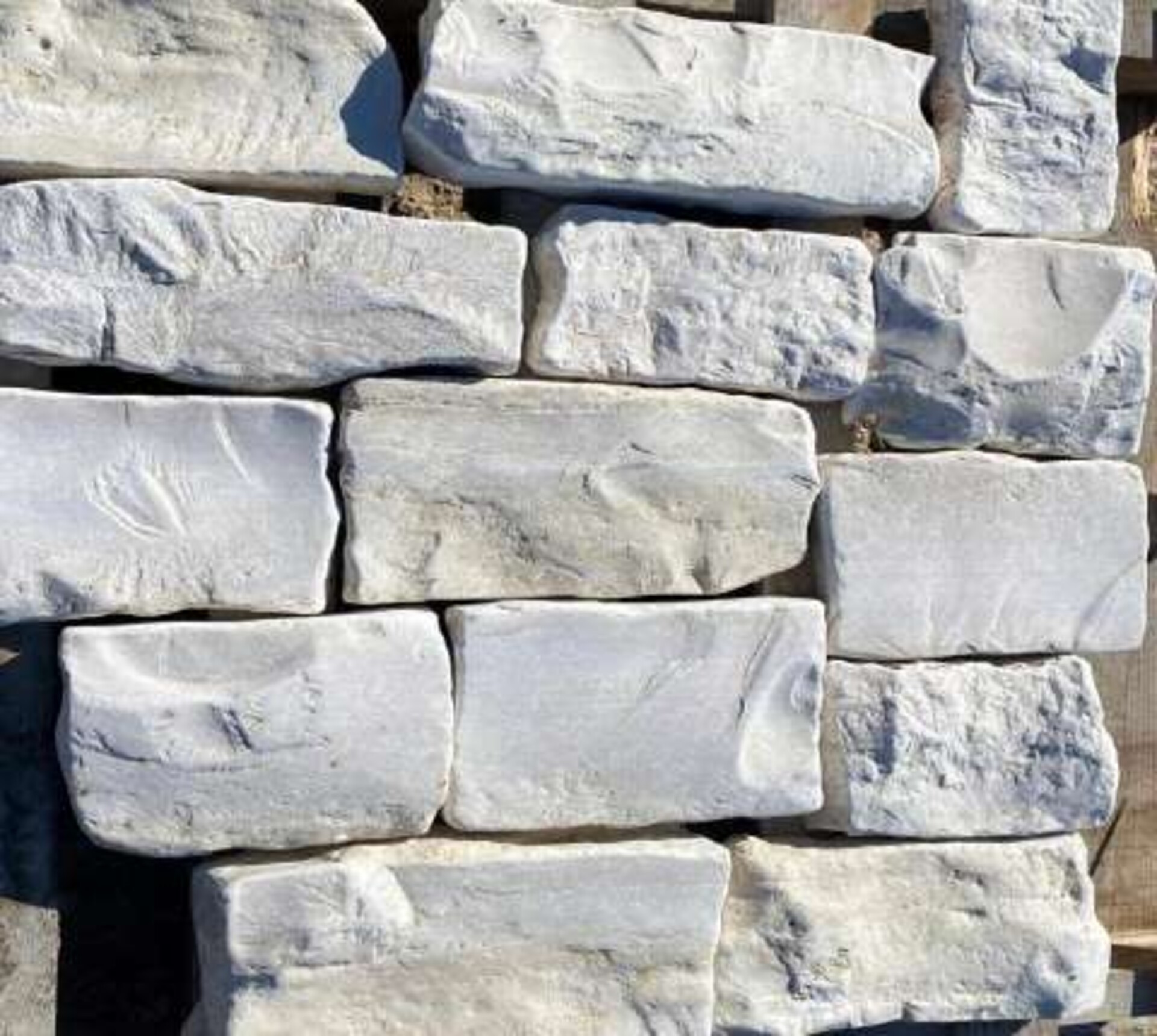 Listello Retrosegato Anticato Lato Trancia spessore cm 3/4 Gjini Argjendi - Endi Pietra di Trani ART.047