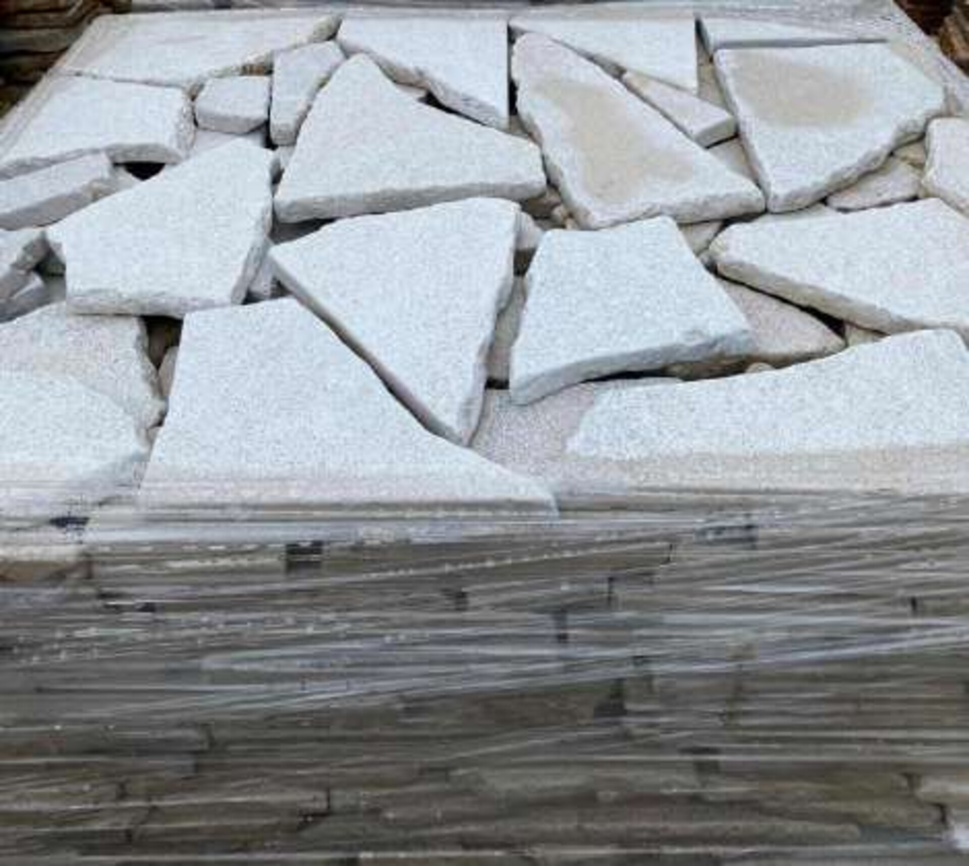 Palladiana Retrosegata Bocciardata e Anticata spessore cm 2 Gjini Argjendi - Endi Pietra di Trani ART.055