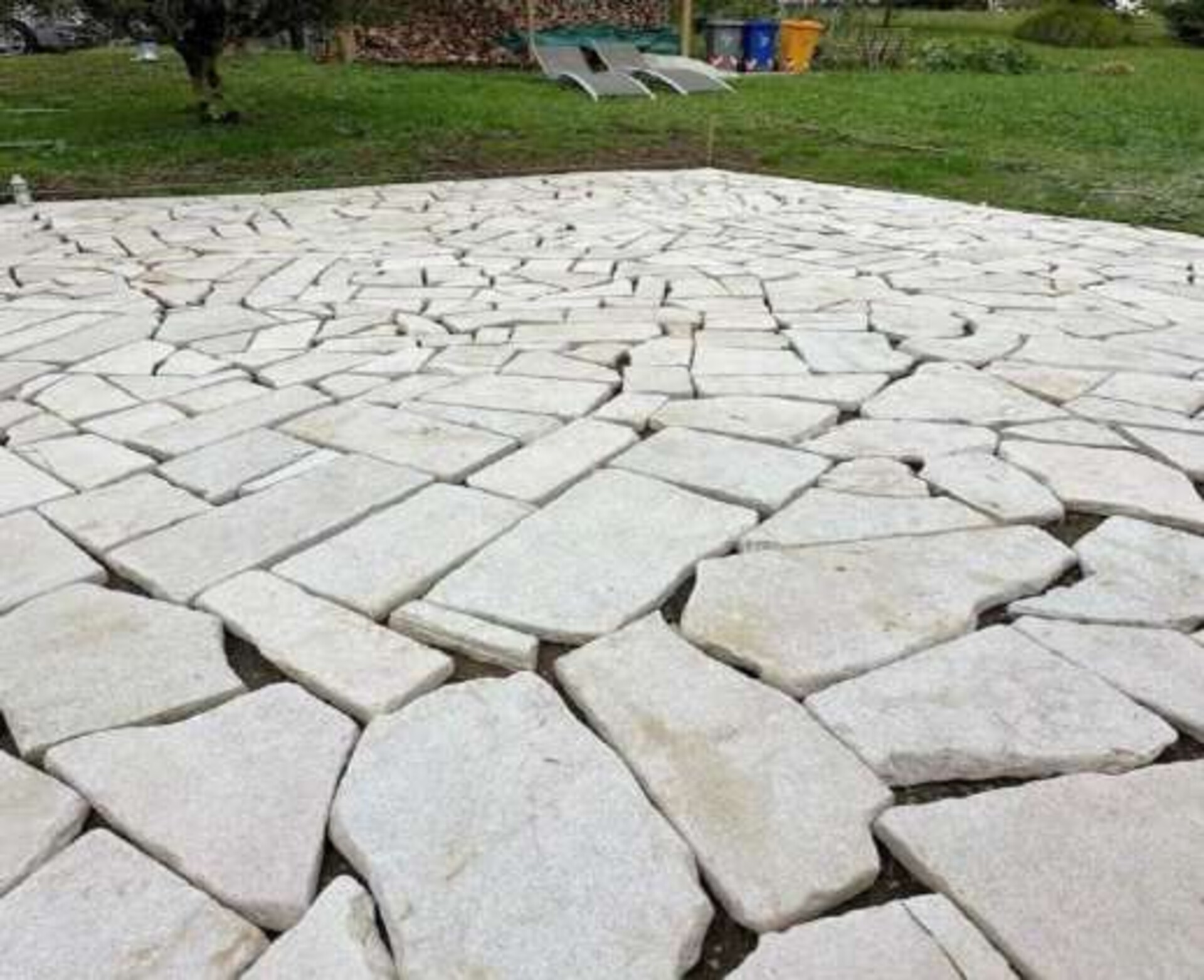 Palladiana Retrosegata Bocciardata e Anticata spessore cm 2 Gjini Argjendi - Endi Pietra di Trani ART.055