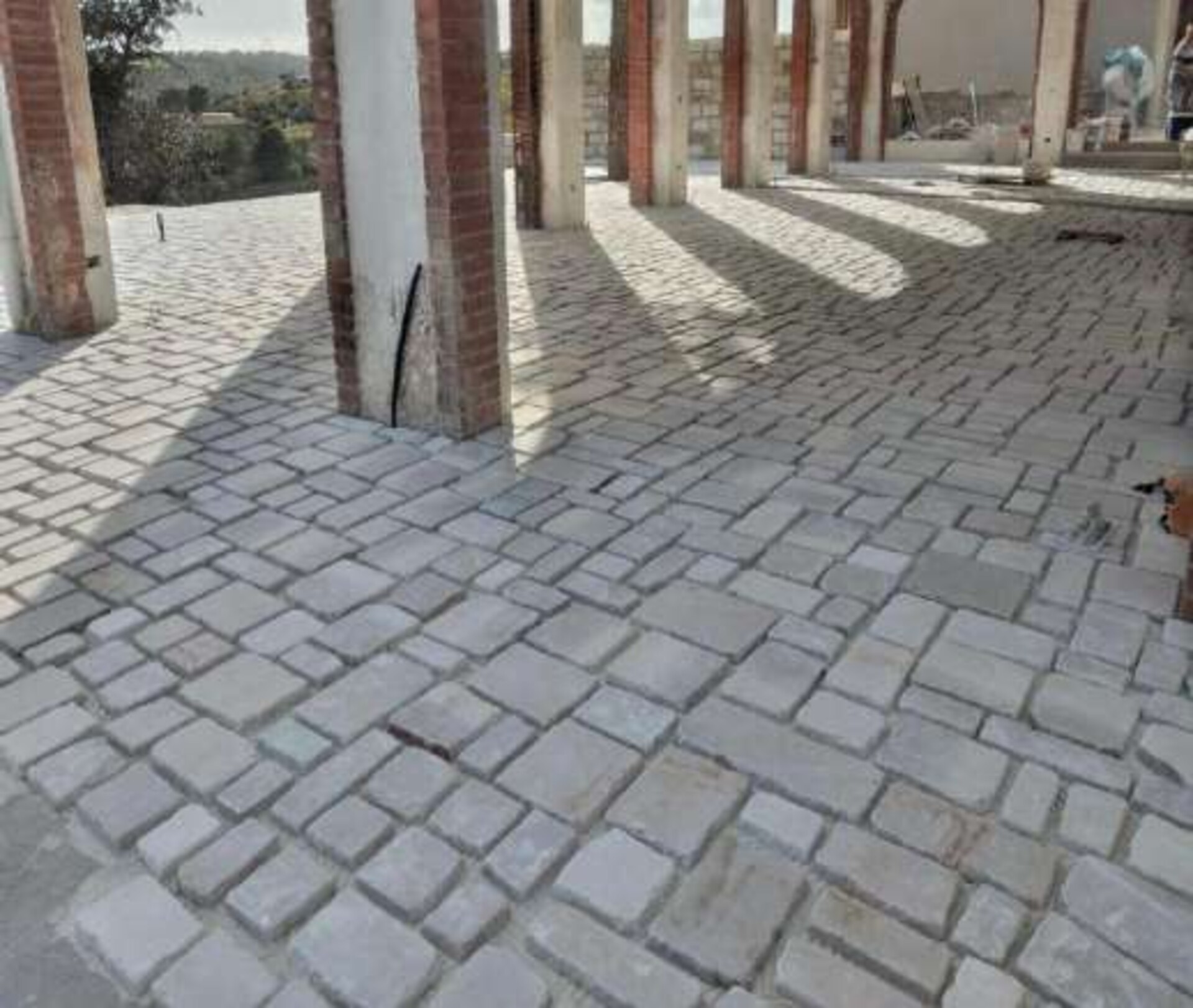 Chianchetta Squadrata Retrosegata Anticata spessore cm 2.8 Gjini Argjendi - Endi Pietra di Trani ART.062