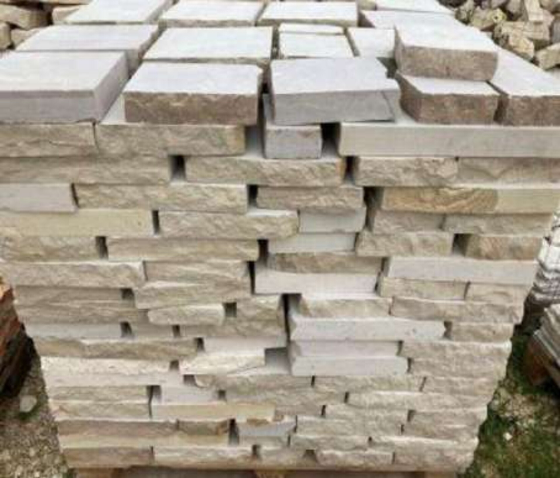 Chianchetta Squadrata Grezza spessore cm 5 e cm 6 Gjini Argjendi - Endi Pietra di Trani ART.063