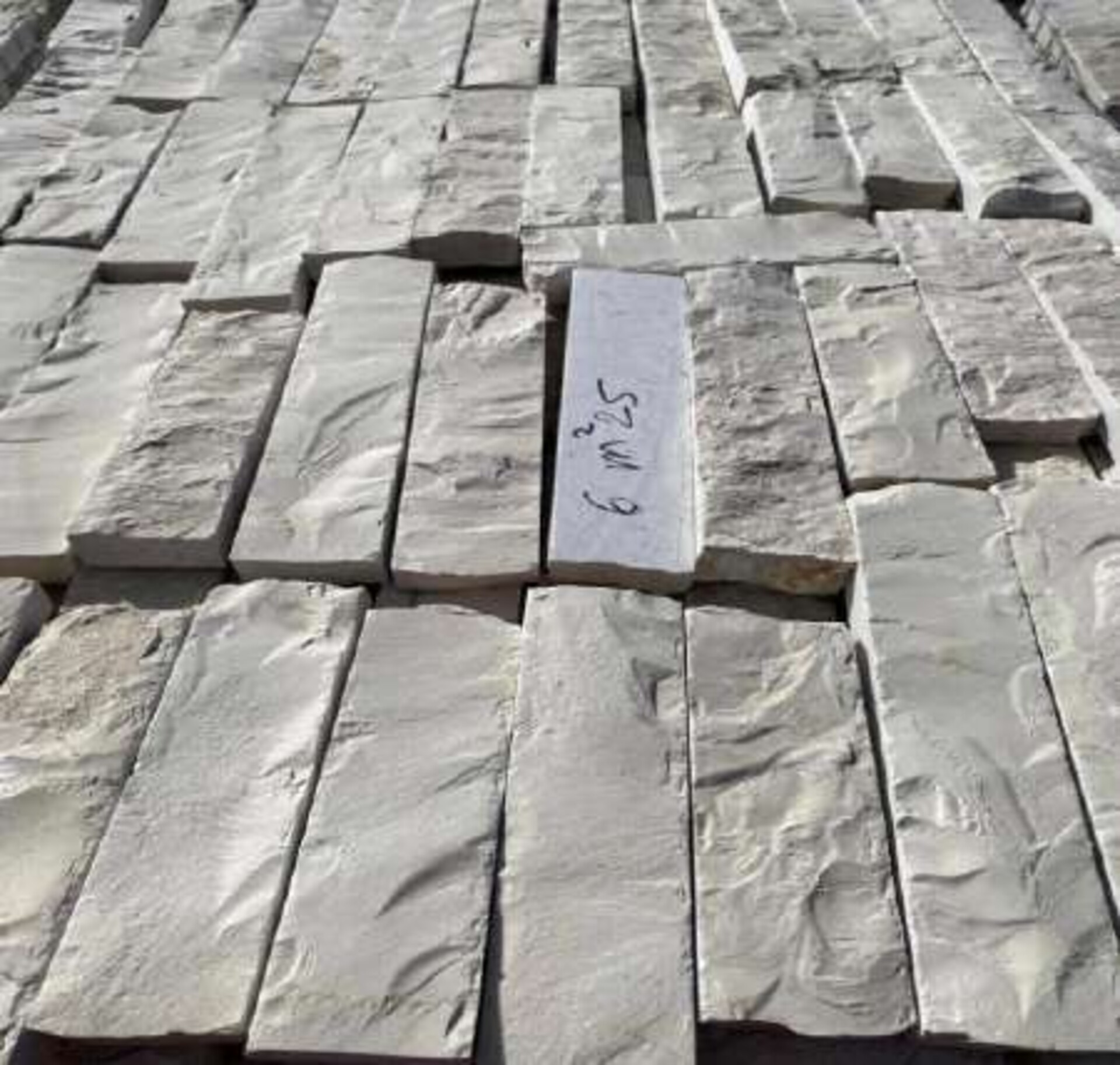 Listello Tranciato Grezzo Filo Sega spessore cm 2/3 altezza 6 Gjini Argjendi - Endi Pietra di Trani ART.066